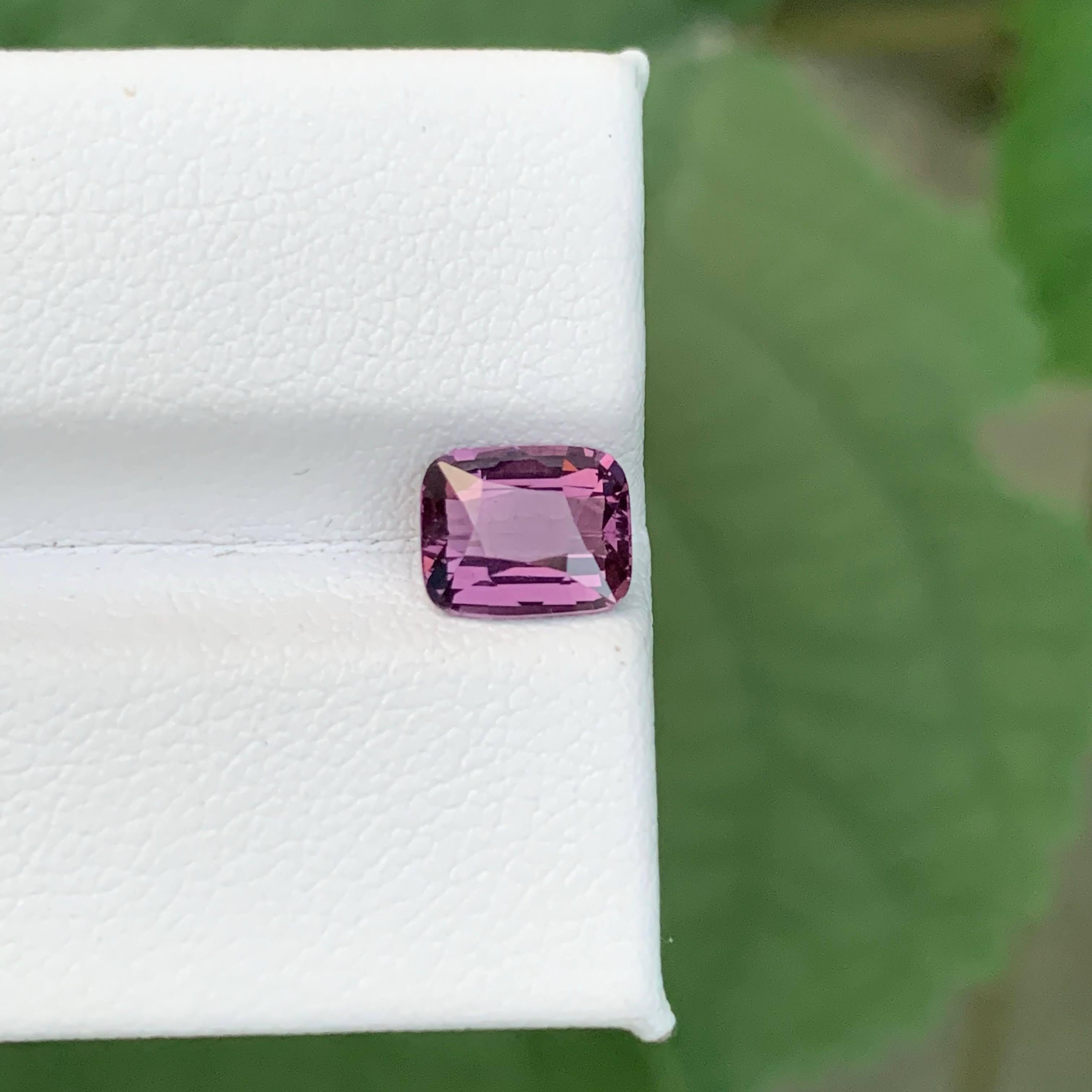 1.60 Carati di Spinello rosa violaceo sciolto naturale con taglio a cuscino Gemma della Tanzania in vendita 5