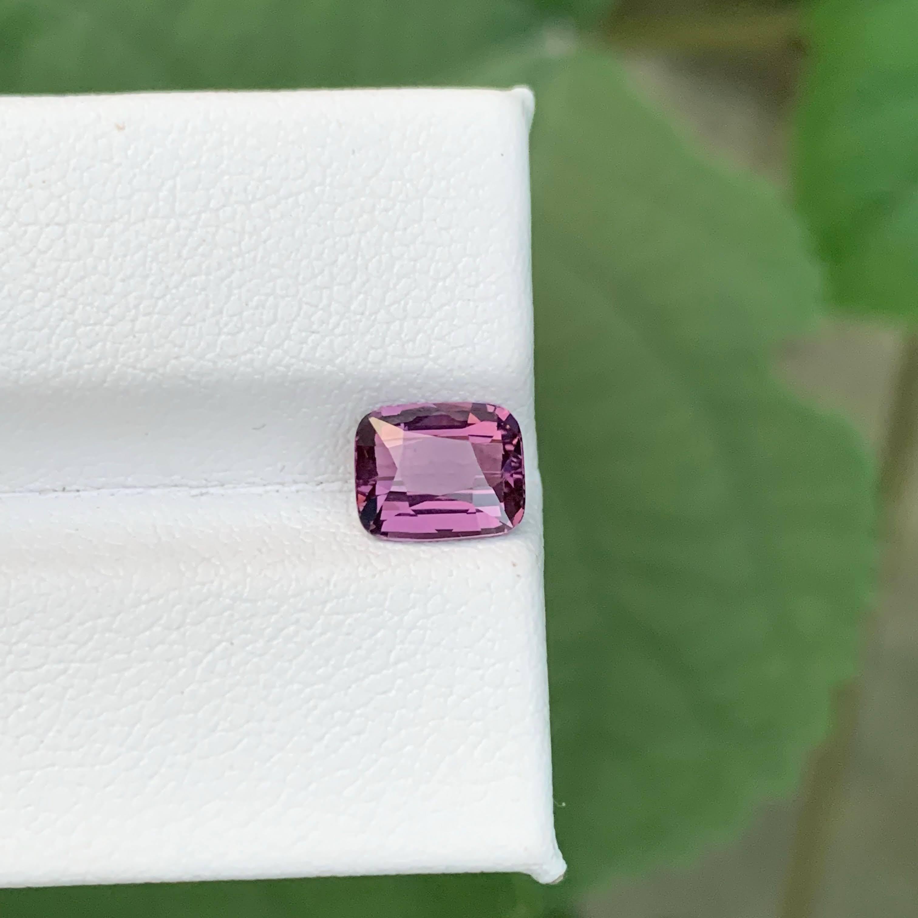 1.60 Carati di Spinello rosa violaceo sciolto naturale con taglio a cuscino Gemma della Tanzania In condizioni Nuovo in vendita a Bangkok, TH