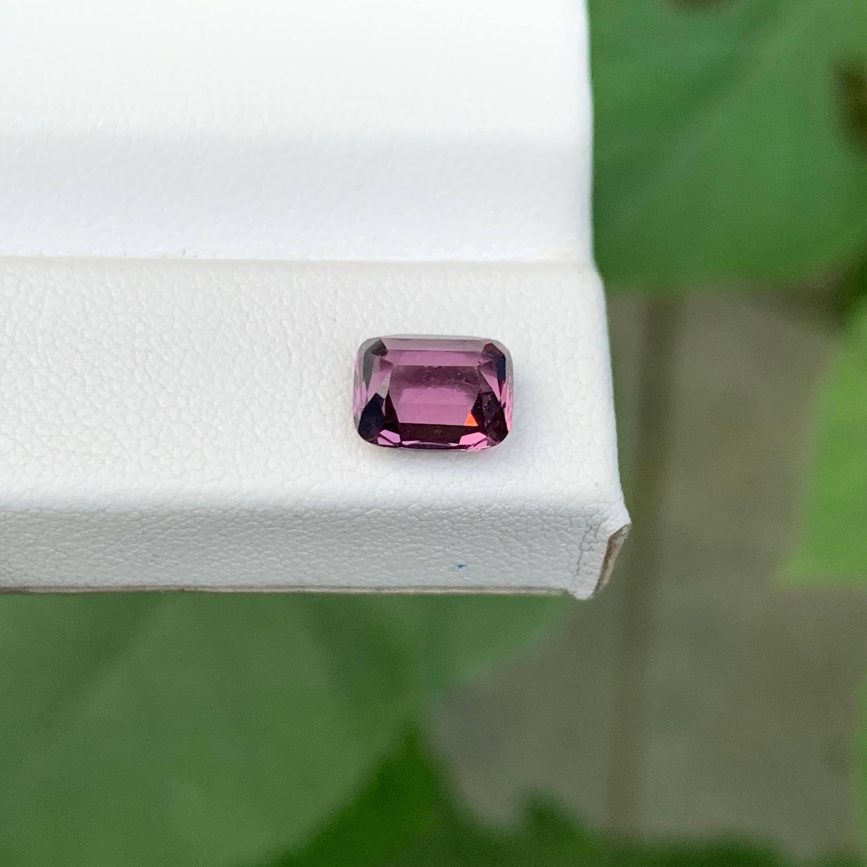 1.60 Carati di Spinello rosa violaceo sciolto naturale con taglio a cuscino Gemma della Tanzania in vendita 3