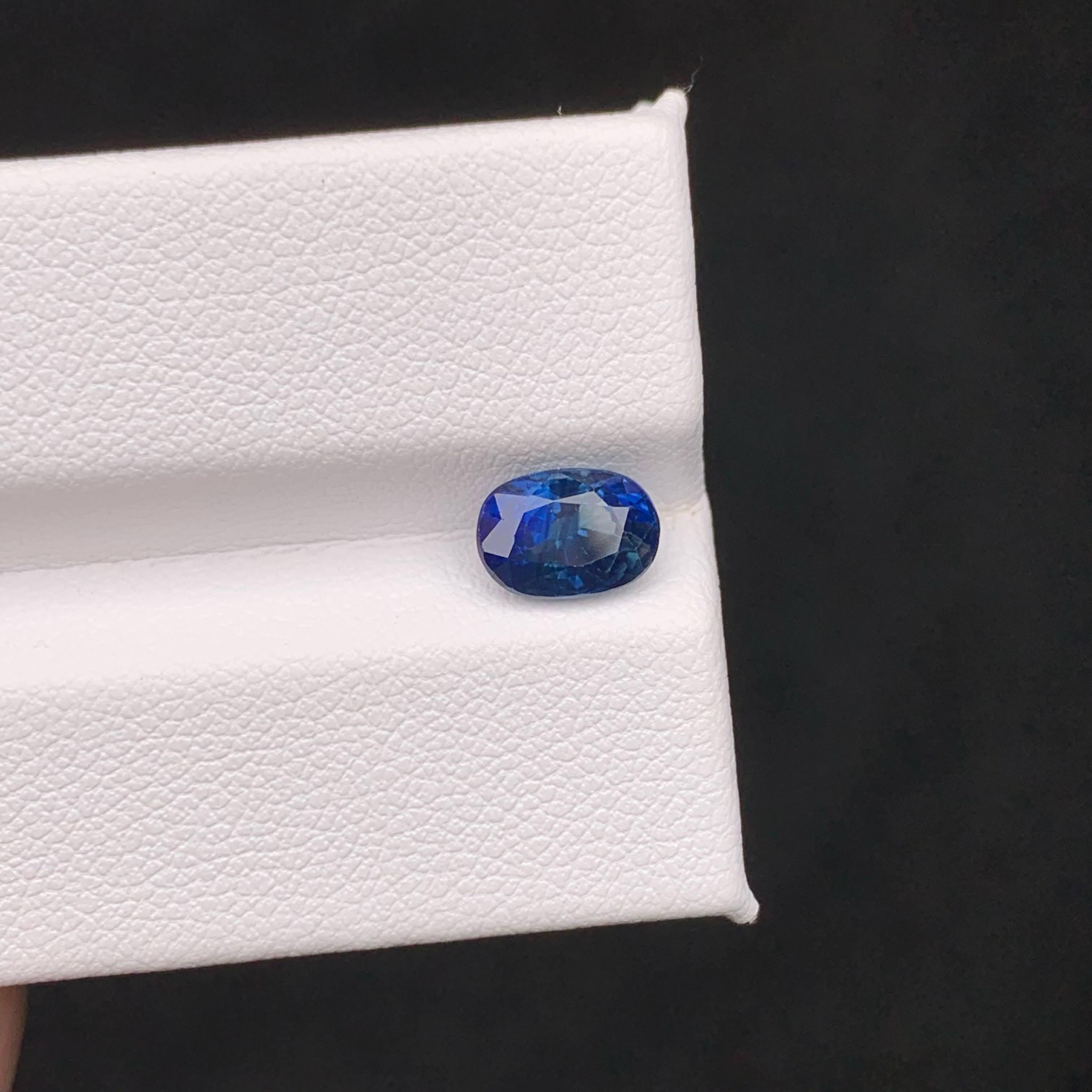Women's or Men's 1.60 Carat Natural Loose Soft Blue Sapphire Stone Oval Cut Africa Gemstone For Sale