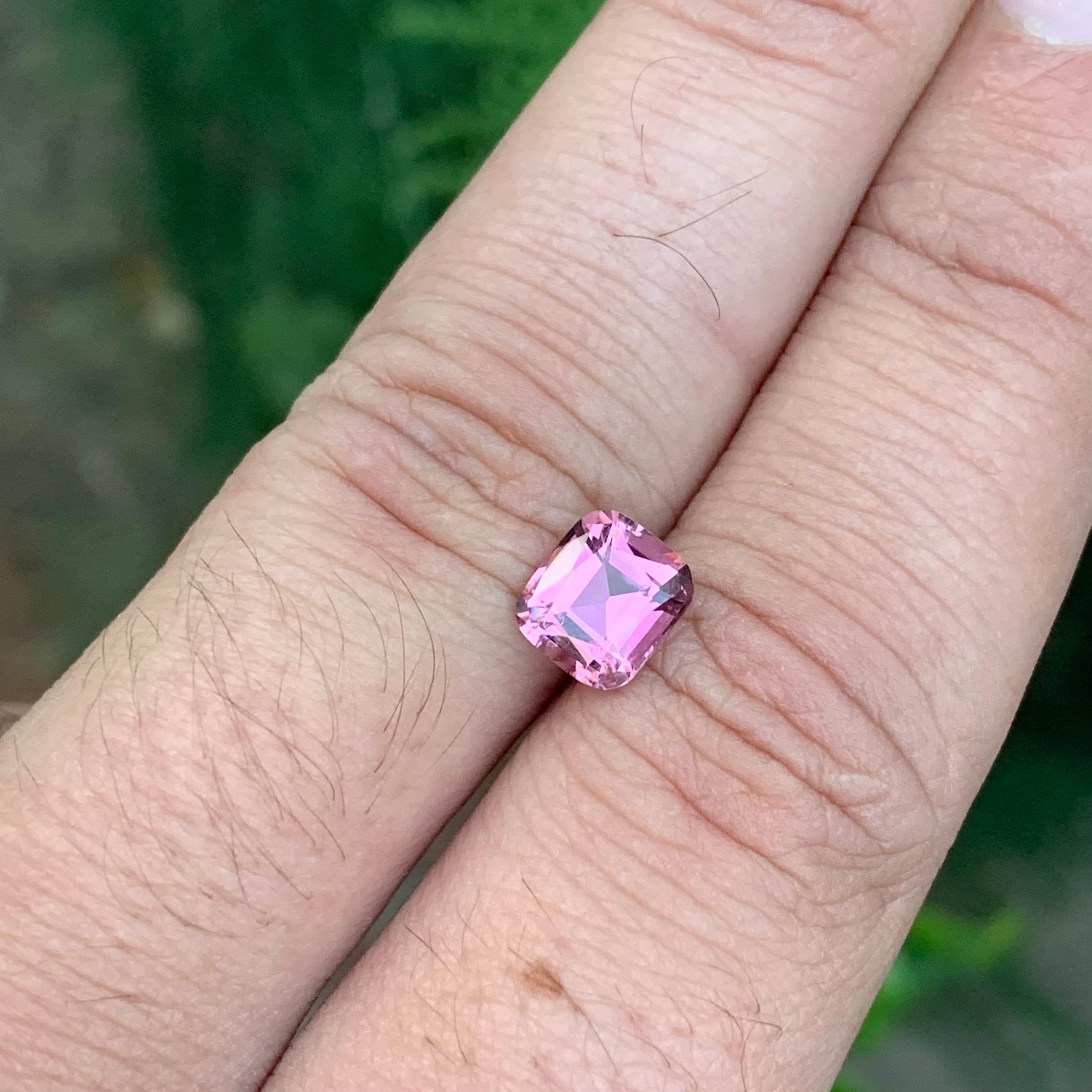 Tourmaline rose douce naturelle en forme de coussin de 1.60 carats en vente 4