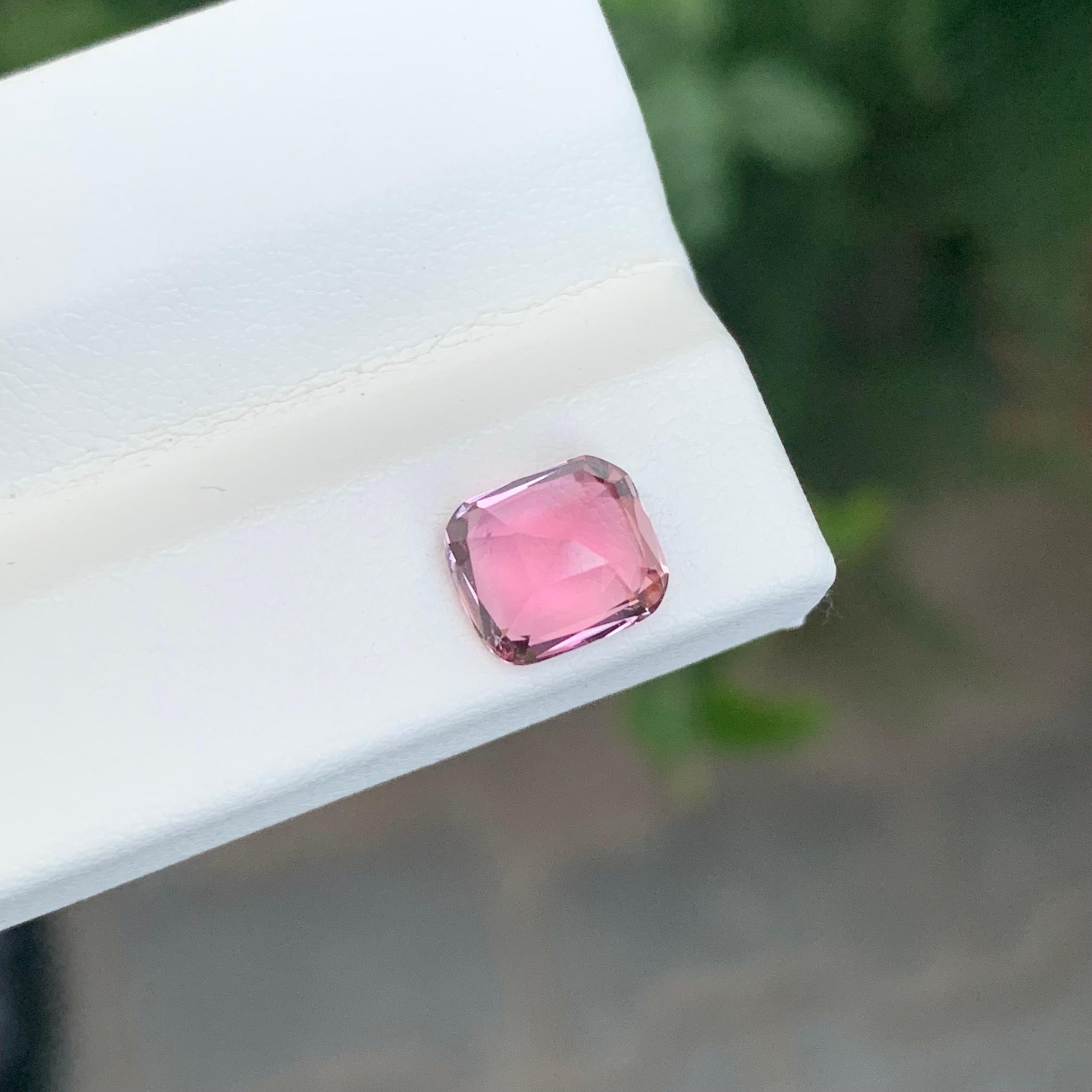 Tourmaline rose douce naturelle en forme de coussin de 1.60 carats en vente 1