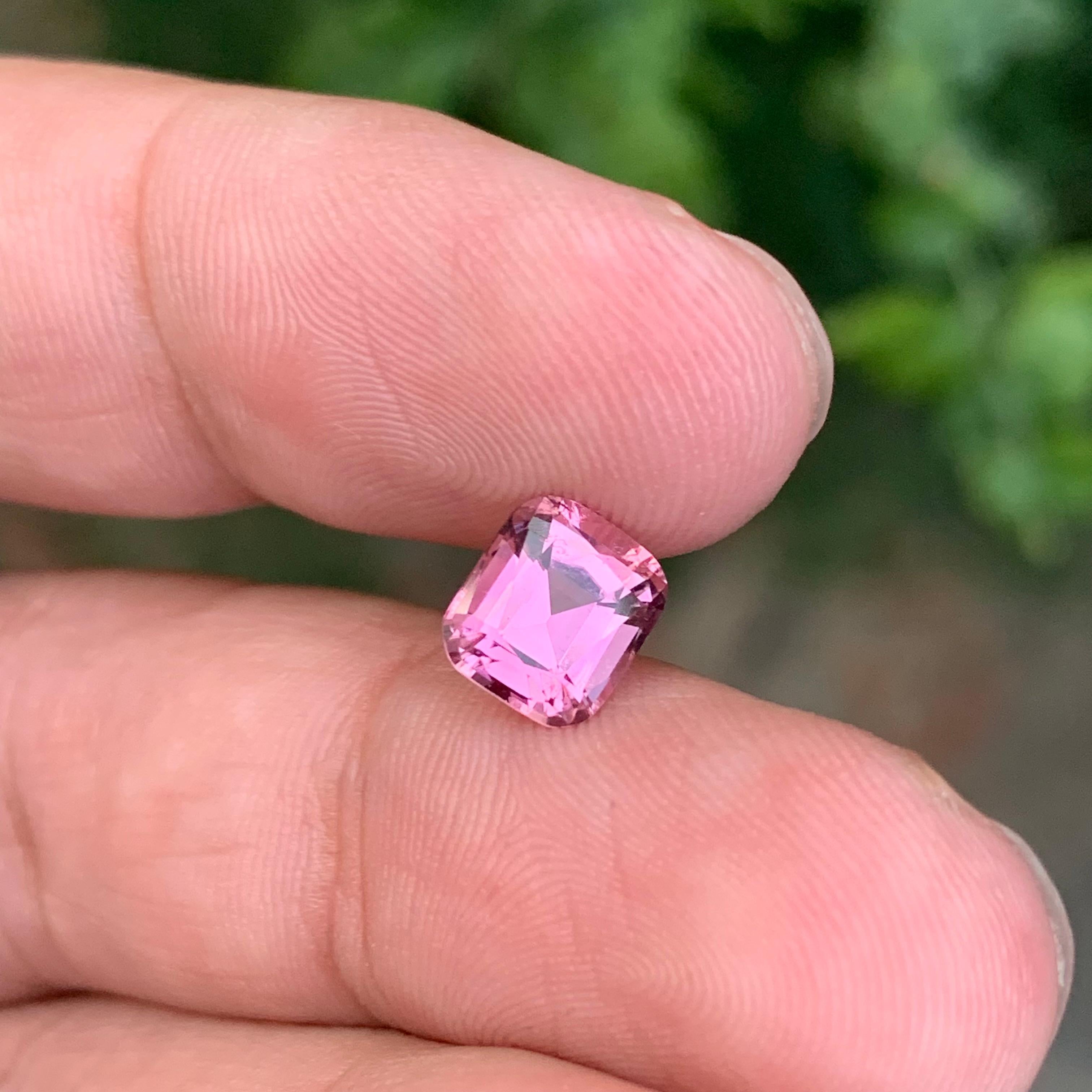 Tourmaline rose douce naturelle en forme de coussin de 1.60 carats en vente 3