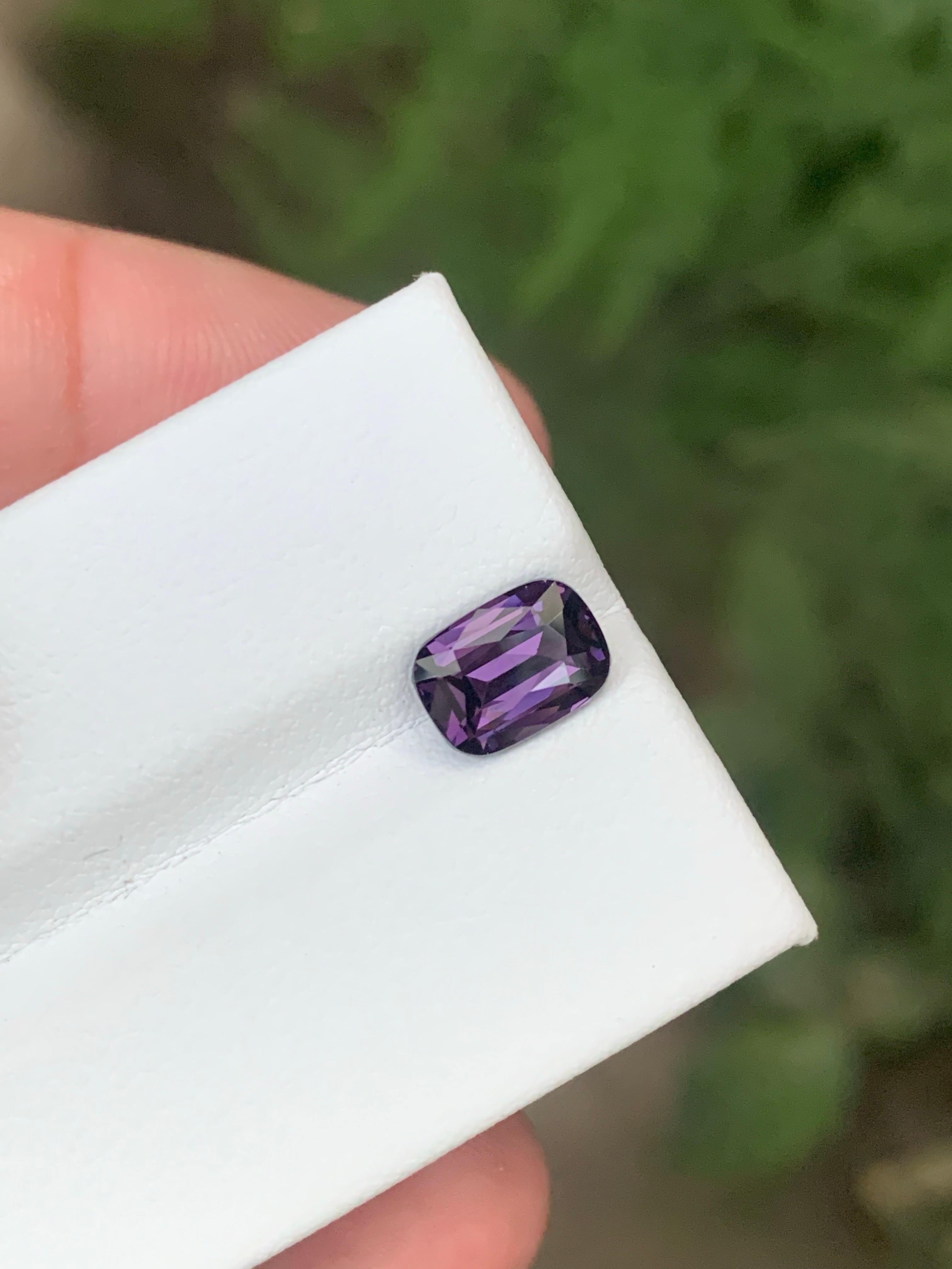 1,60 Karat natürlicher loser Spinell im Kissenschliff Edelstein aus Tansania (Arts and Crafts) im Angebot