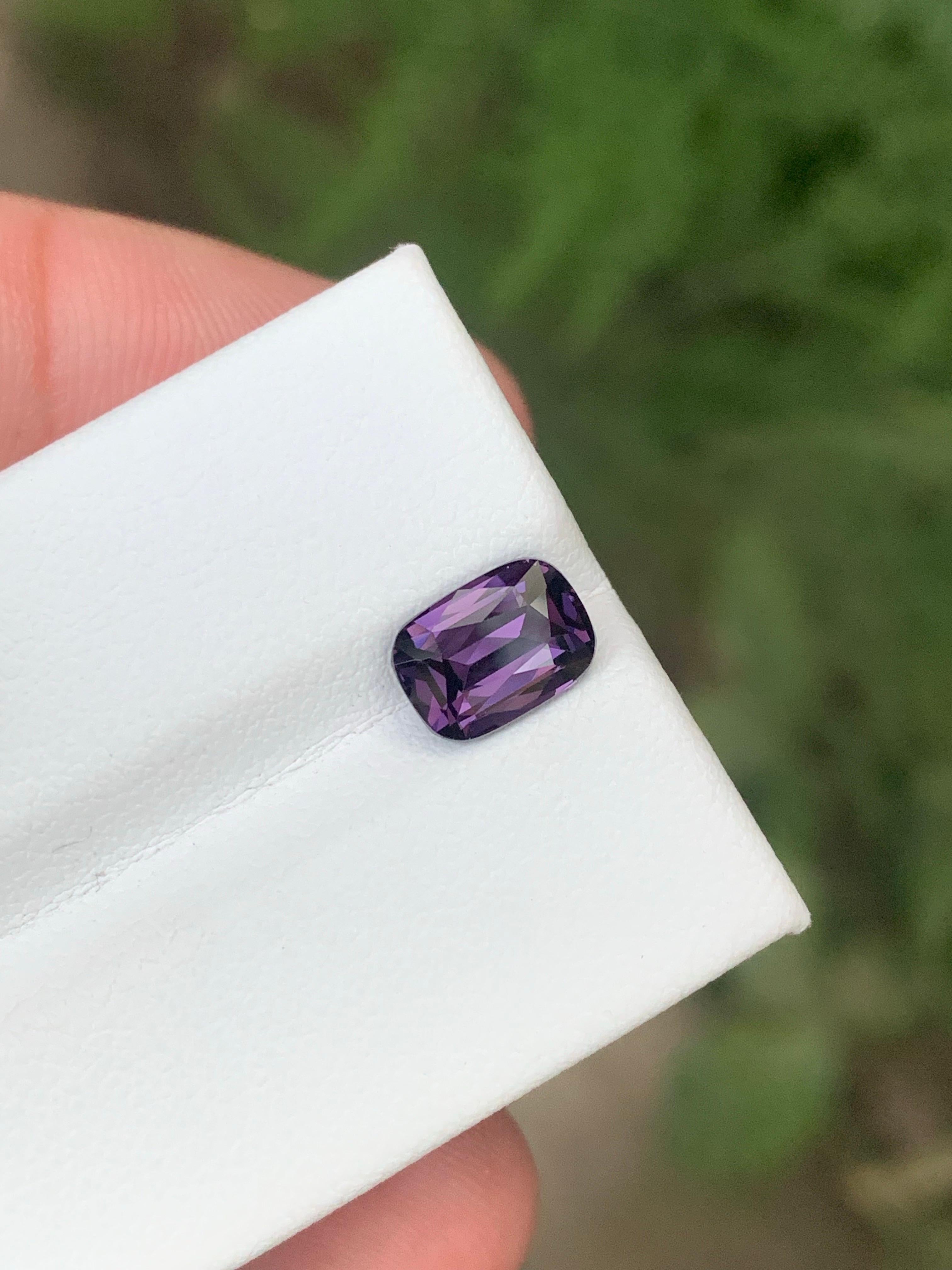 1,60 Karat natürlicher loser Spinell im Kissenschliff Edelstein aus Tansania im Zustand „Neu“ im Angebot in Peshawar, PK