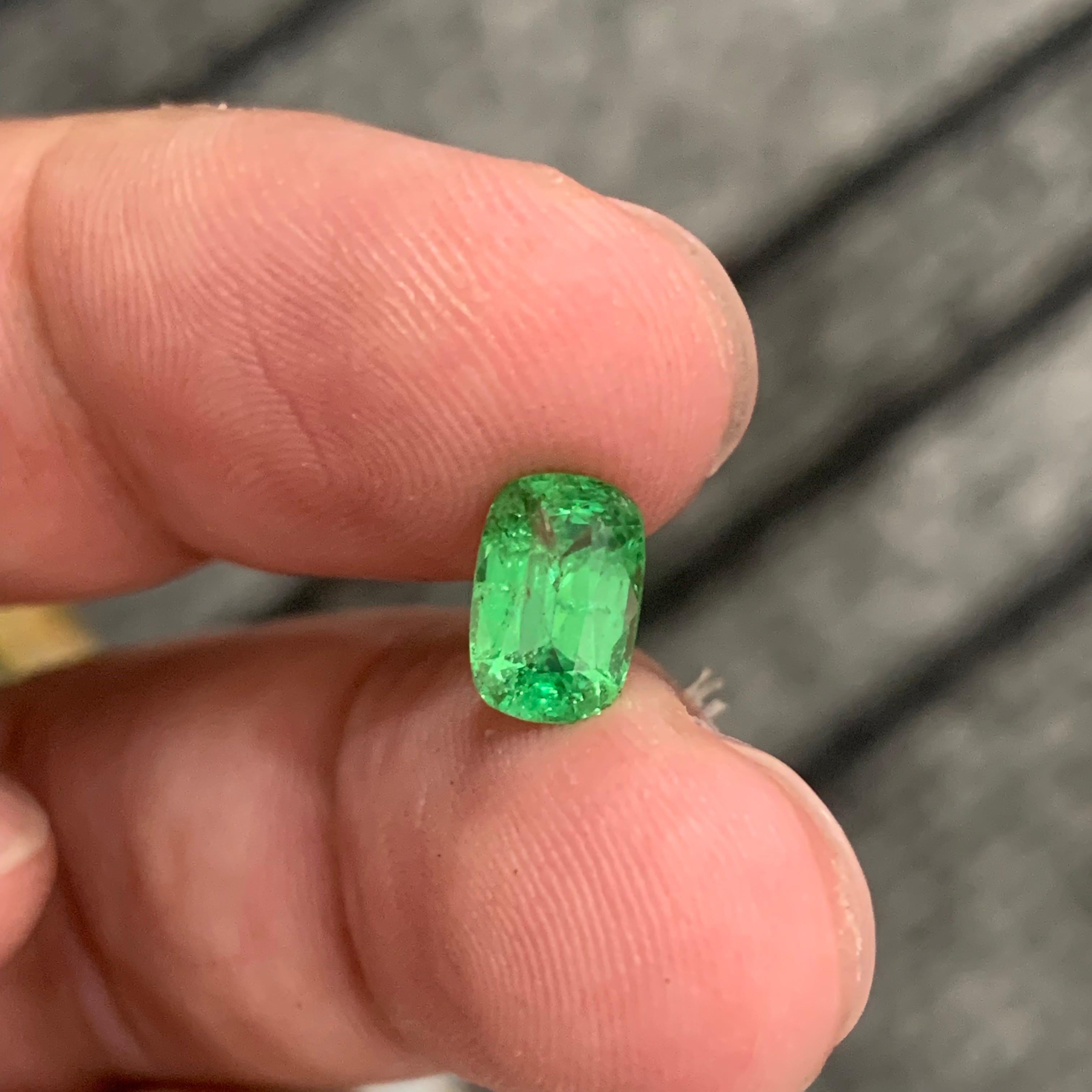 1.60 Carat Natural Loose Tsavorite Garnet Long Cushion Shape Gemstone In New Condition For Sale In Peshawar, PK