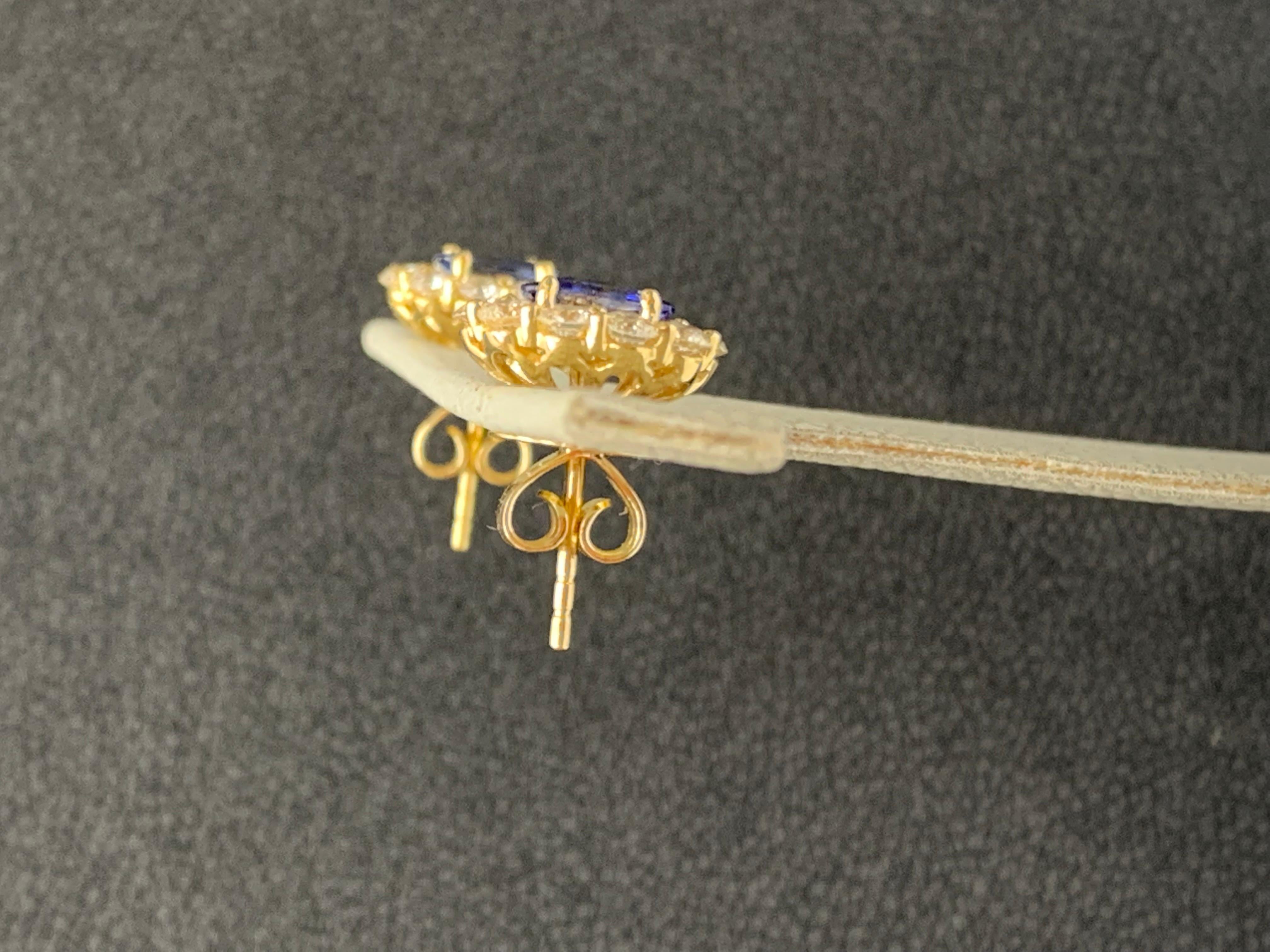 Clous d'oreilles en or jaune 18 carats avec saphirs taille ovale de 1,60 carat et diamants en vente 2