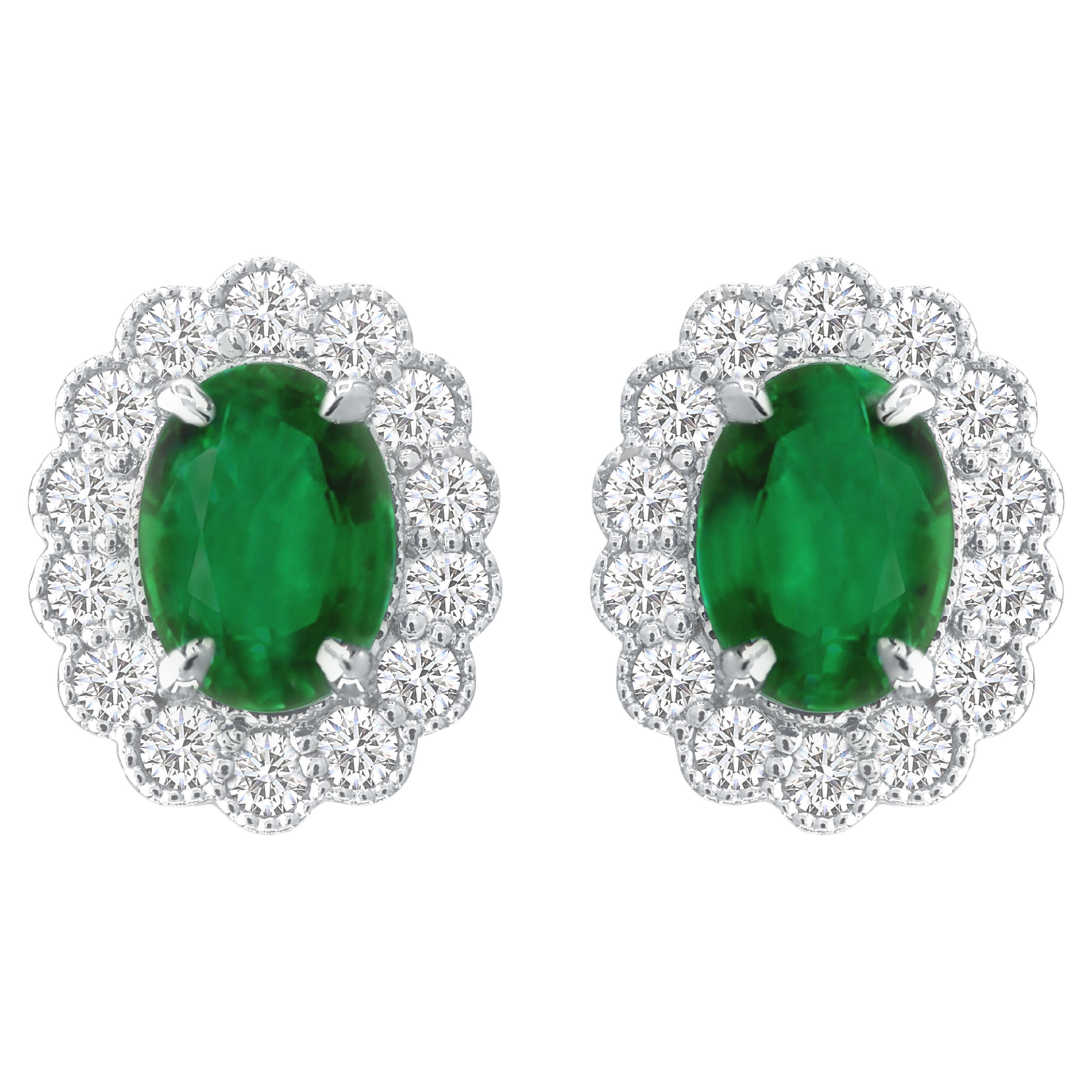 Orecchino con smeraldo ovale da 1,60 carati e diamante aureolato da 0,50 carati in 18W ref449