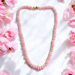 Collier en or jaune 160 carats avec opale rose pâle et diamants perlés