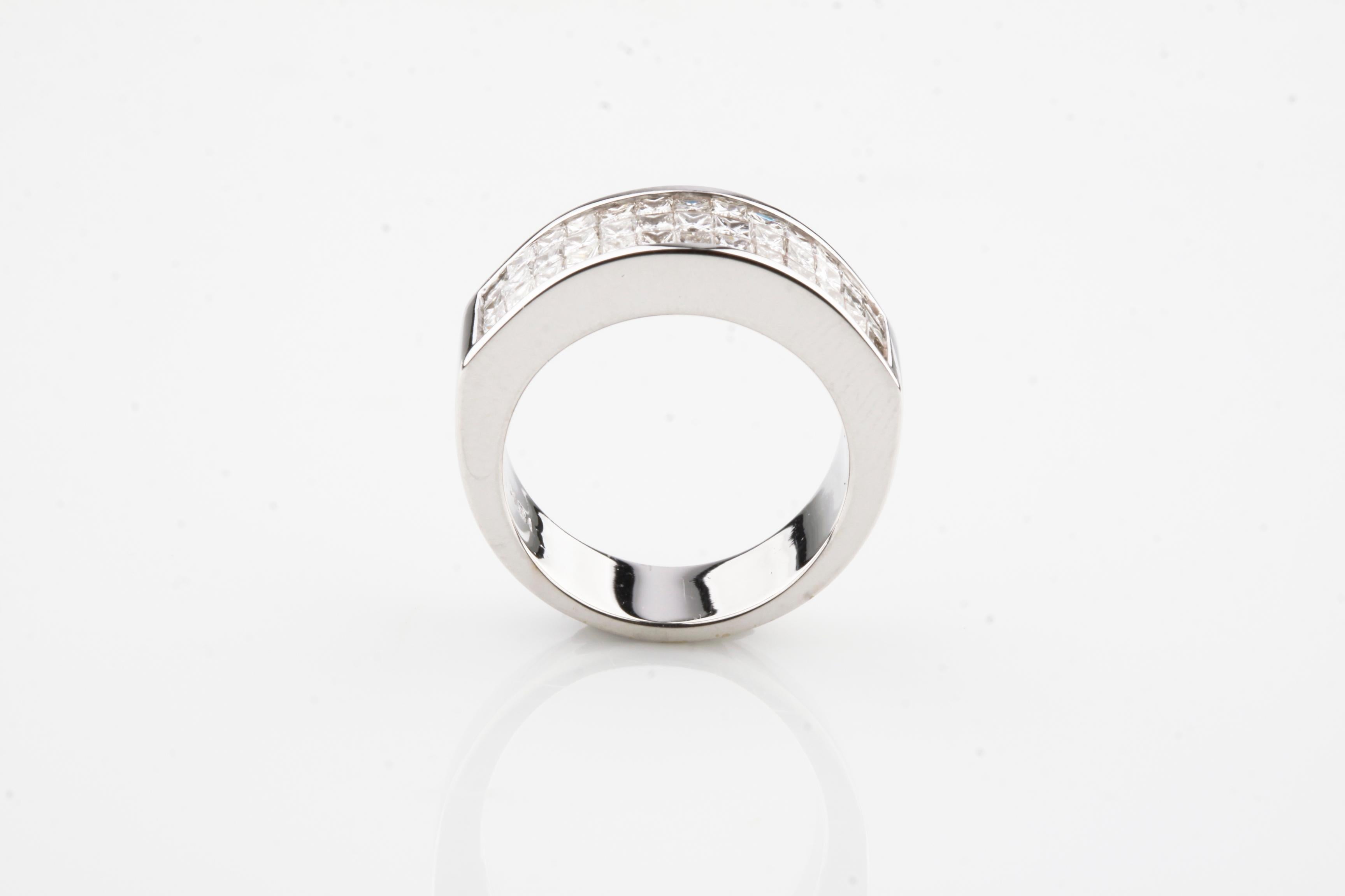 Modern 1.60 Carat Princess Diamond Invisible Set Plaque Ring in White Gold For Sale