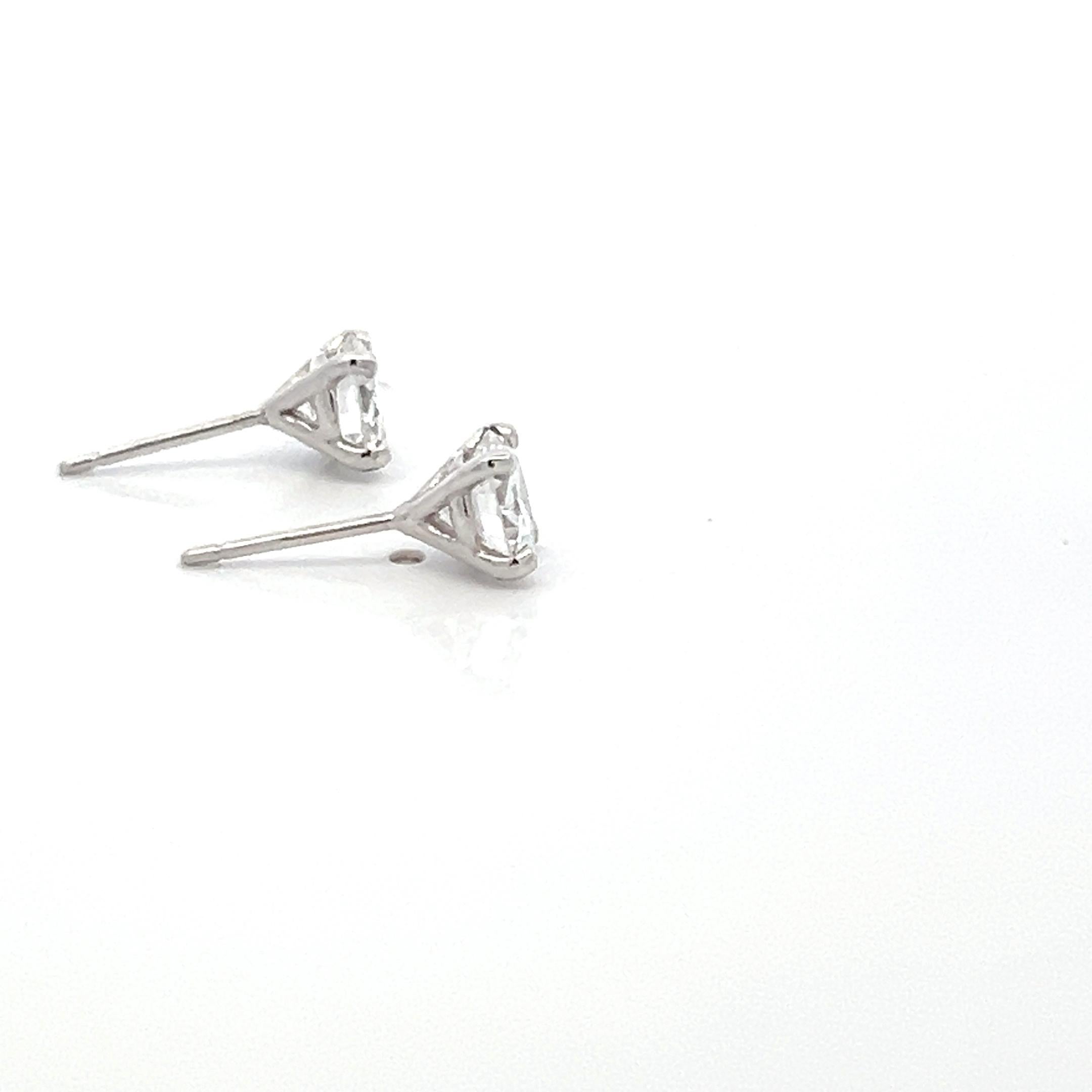 Titel:
1,60 Karat Runder Brillant E VS2 Diamant-Ohrstecker aus 18 Karat Weißgold
Stil:
Bolzen
Metall:
18 Karat Weißgold
Edelstein 1:
0,77 Karat Diamant
Anzahl von Steinen:
1
Farbe:
E
Klarheit:
VS2
Die Form:
Rund Brillant
GIA:
DIAM RD E VS2 0.77(GIA)