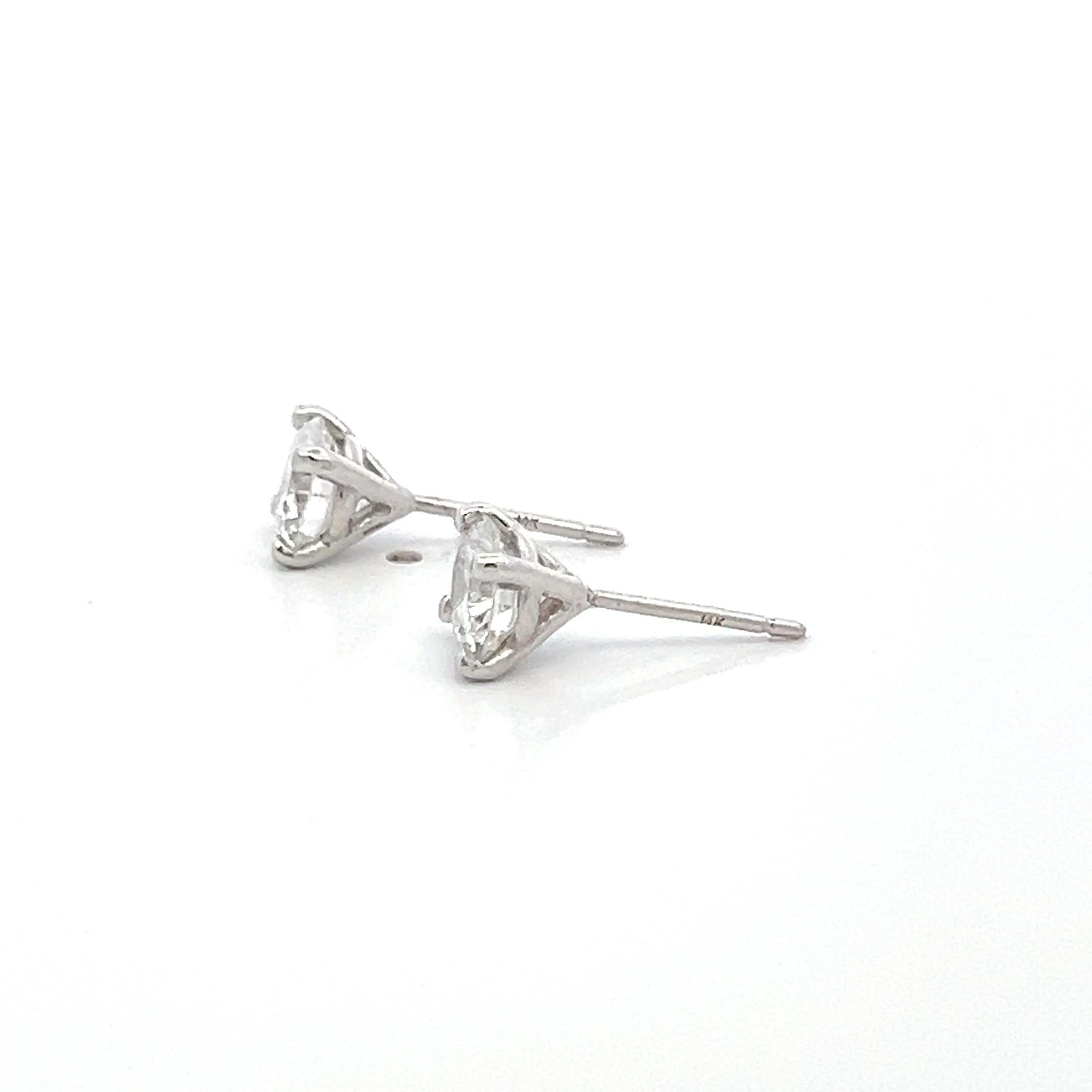 1,60 Karat Runder Brillant E VS2 Diamant-Ohrstecker aus 18 Karat Weißgold im Zustand „Neu“ im Angebot in New York, NY