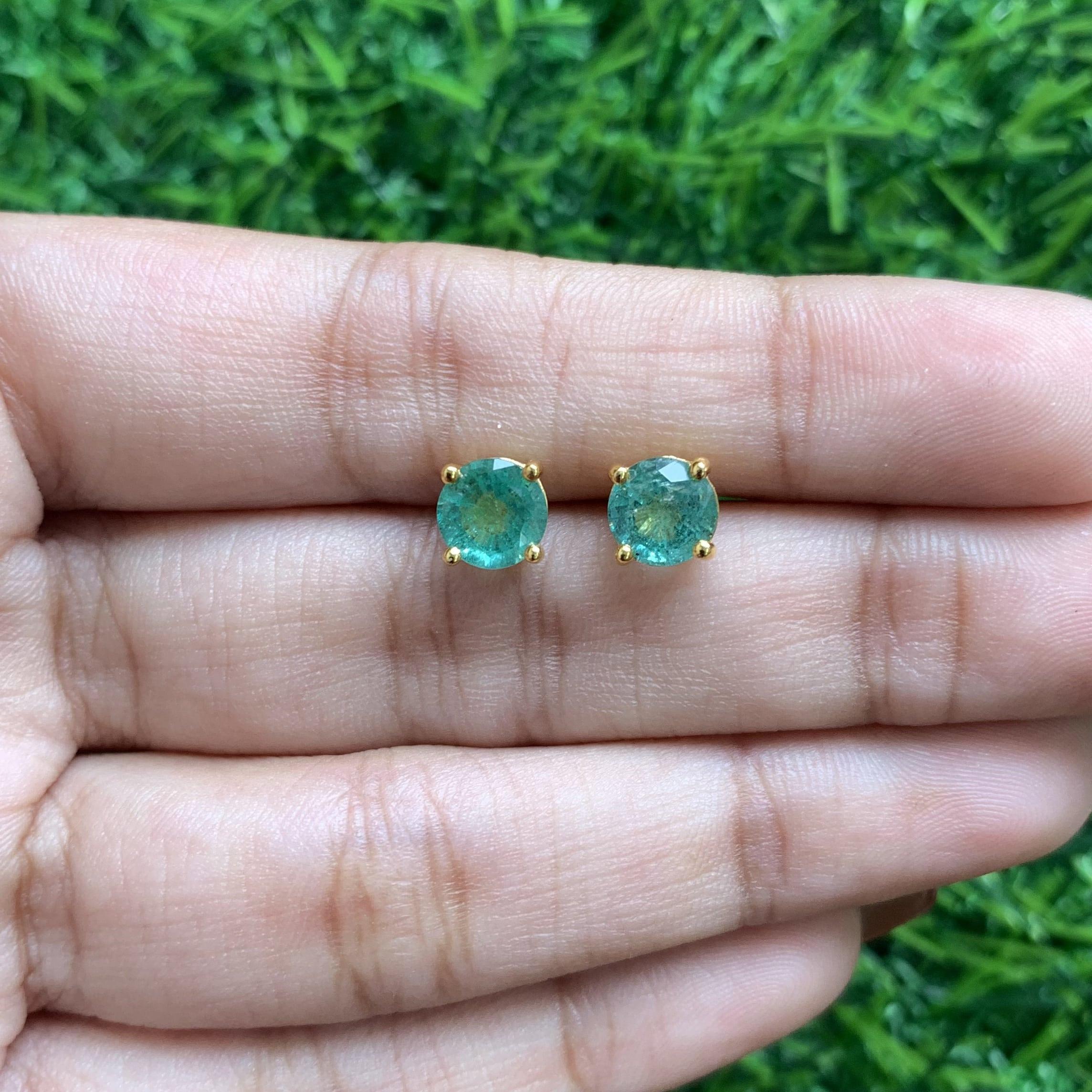 Women's or Men's 1.60 Carat Round Zambian Emerald Statement Stud Earrings in 18K Yellow Gold For Sale