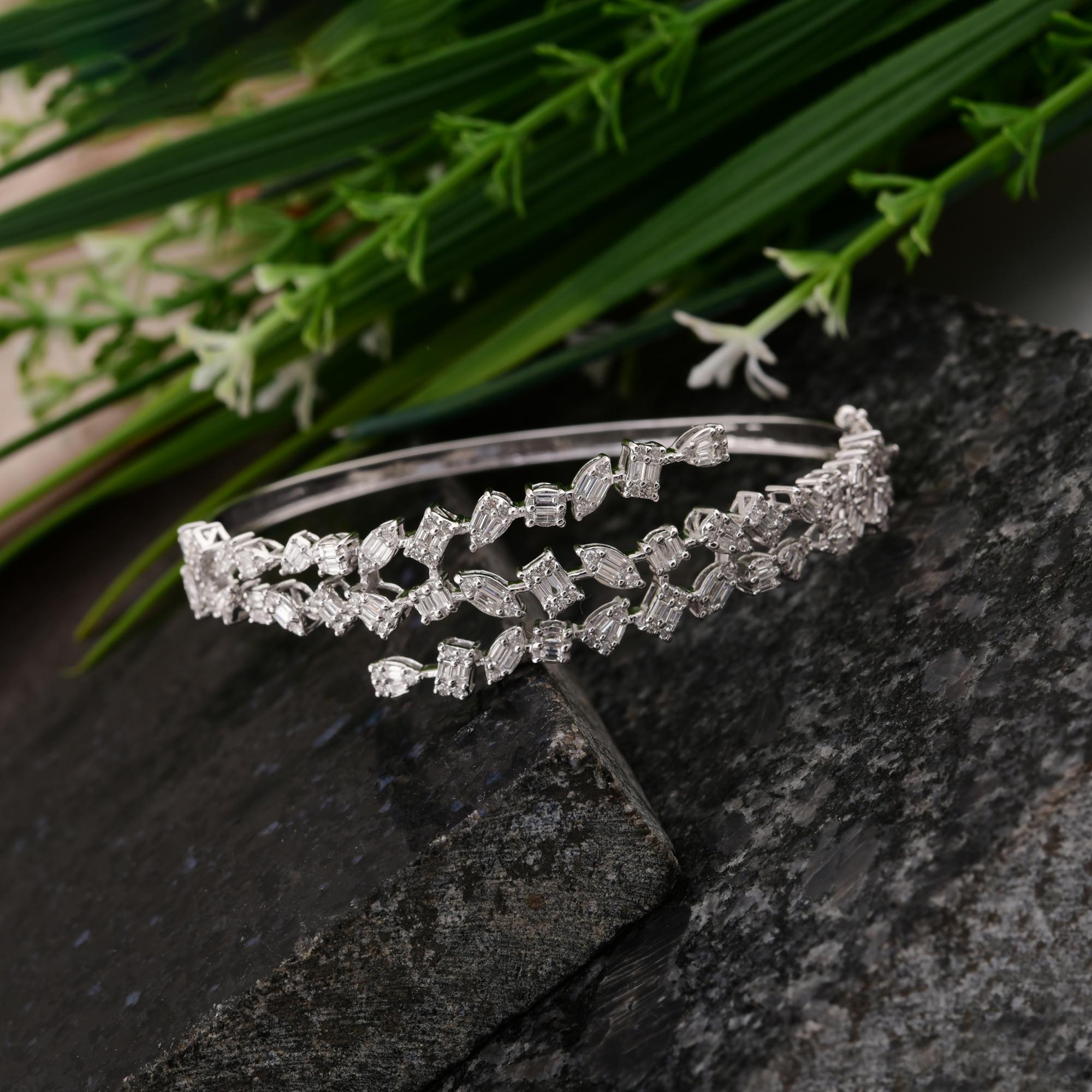 Baguette Cut 1.60 Carat SI/H Baguette Diamond Bangle Bracelet 18 Karat White Gold Jewelry For Sale