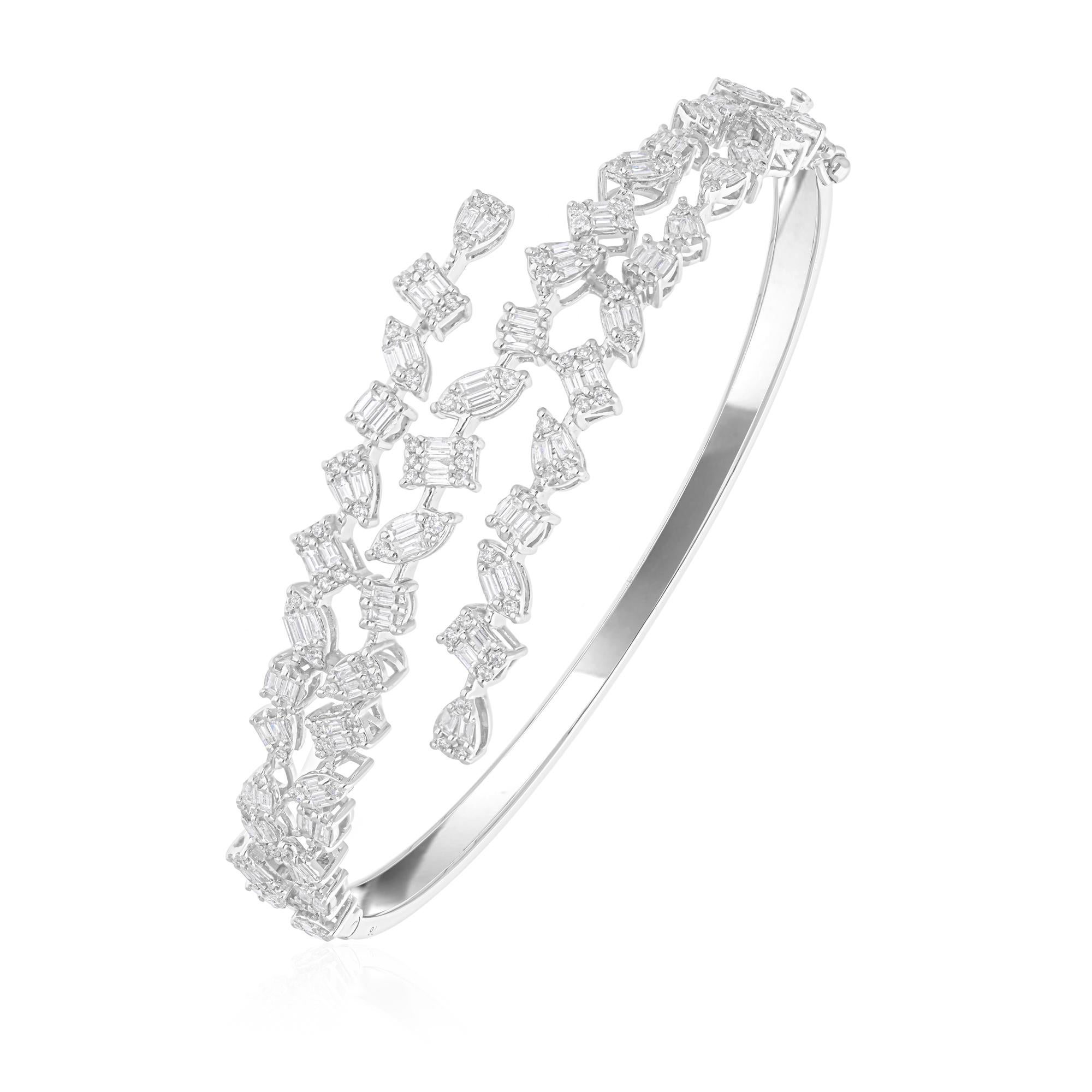 Women's 1.60 Carat SI/H Baguette Diamond Bangle Bracelet 18 Karat White Gold Jewelry For Sale