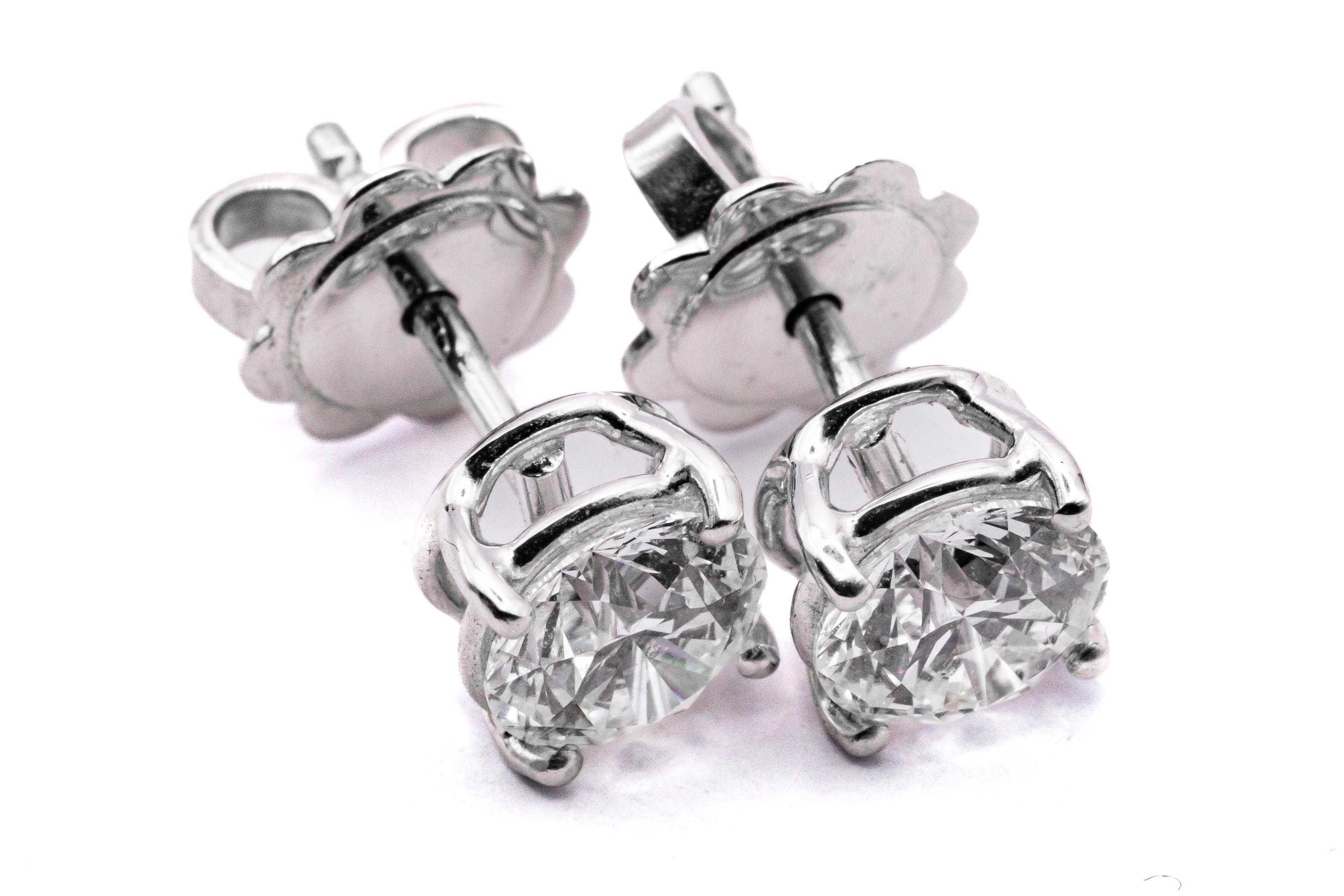Contemporain Boucles d'oreilles or blanc 1.60 carat VS G Color Diamond Light Point Stud en vente
