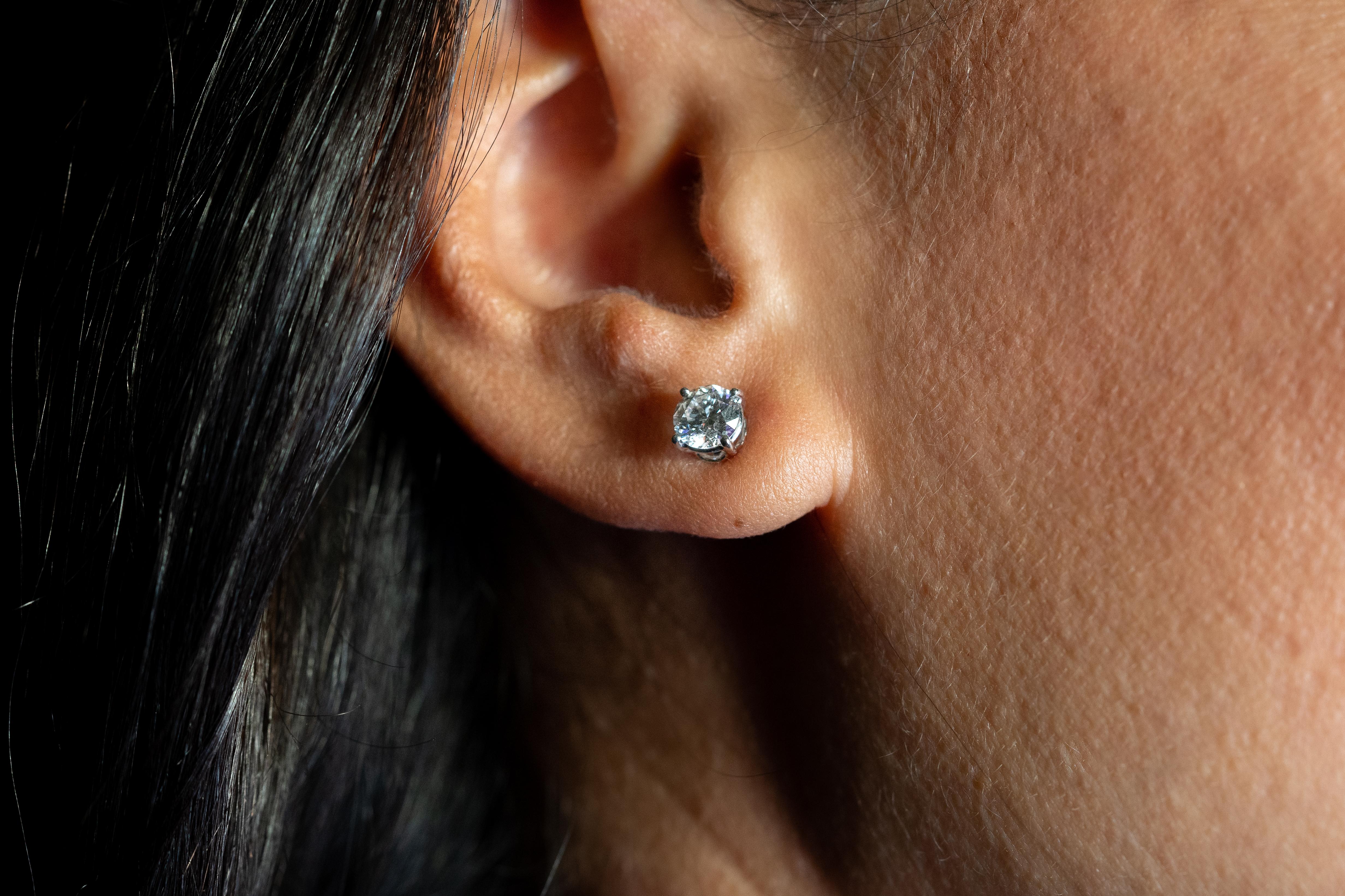 Taille brillant Boucles d'oreilles or blanc 1.60 carat VS G Color Diamond Light Point Stud en vente