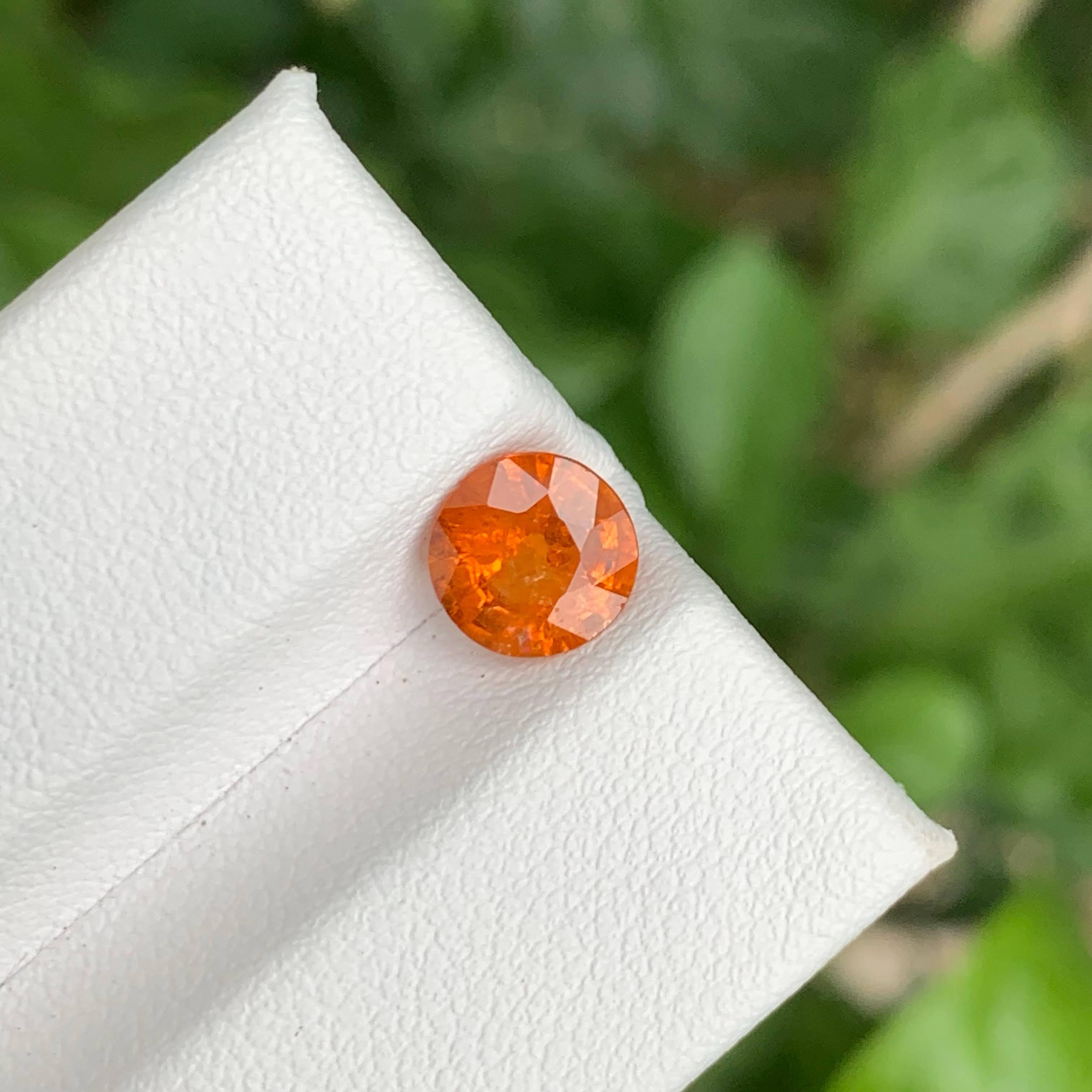 Poids 1,60 carat
Dimensions 7x7x39mm
Traitement Aucun
Origine Afrique
Clarté VVS
Forme ronde
Taillé à facettes
NA


Ce grenat Fanta exquis de 1.60 carats est un exemple stupéfiant de l'artisanat des pierres précieuses naturelles africaines. Il