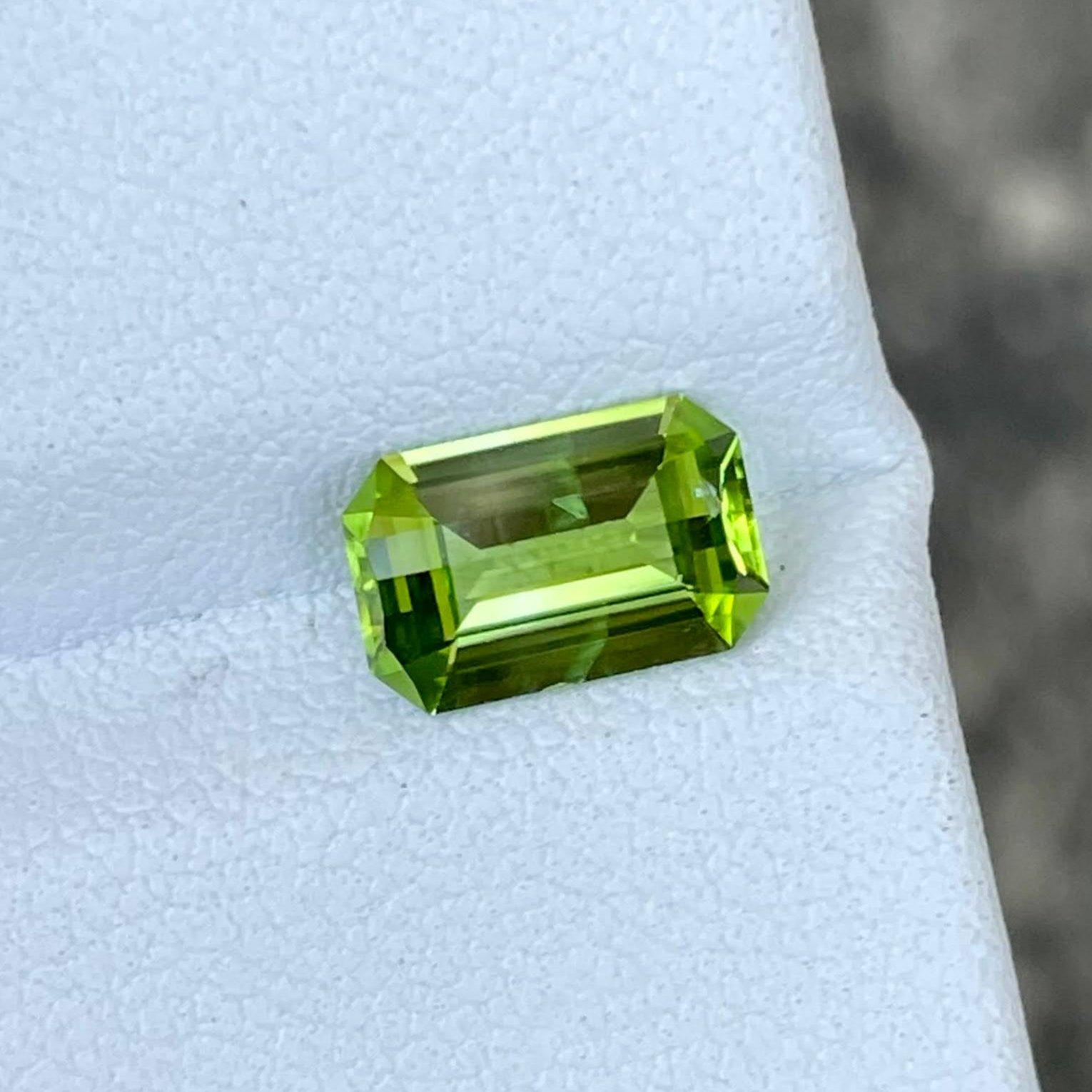 1.60 carats Greene & Greene Stone Pierre pakistanaise taillée avec précision sur mesure en vente 1