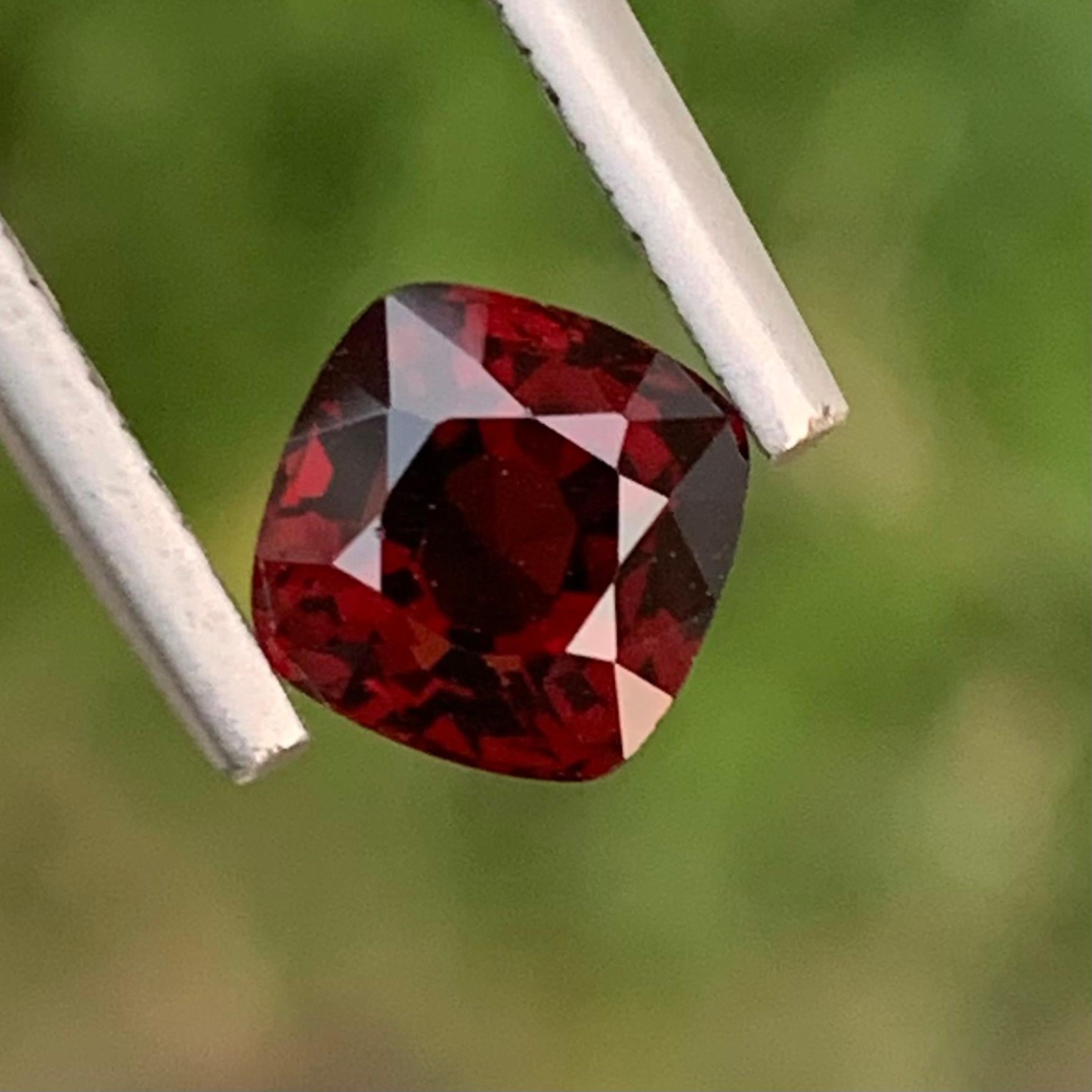 1.60 Carats Natural Loose Red Burmese Spine Ring Gemstone  In New Condition For Sale In Peshawar, PK