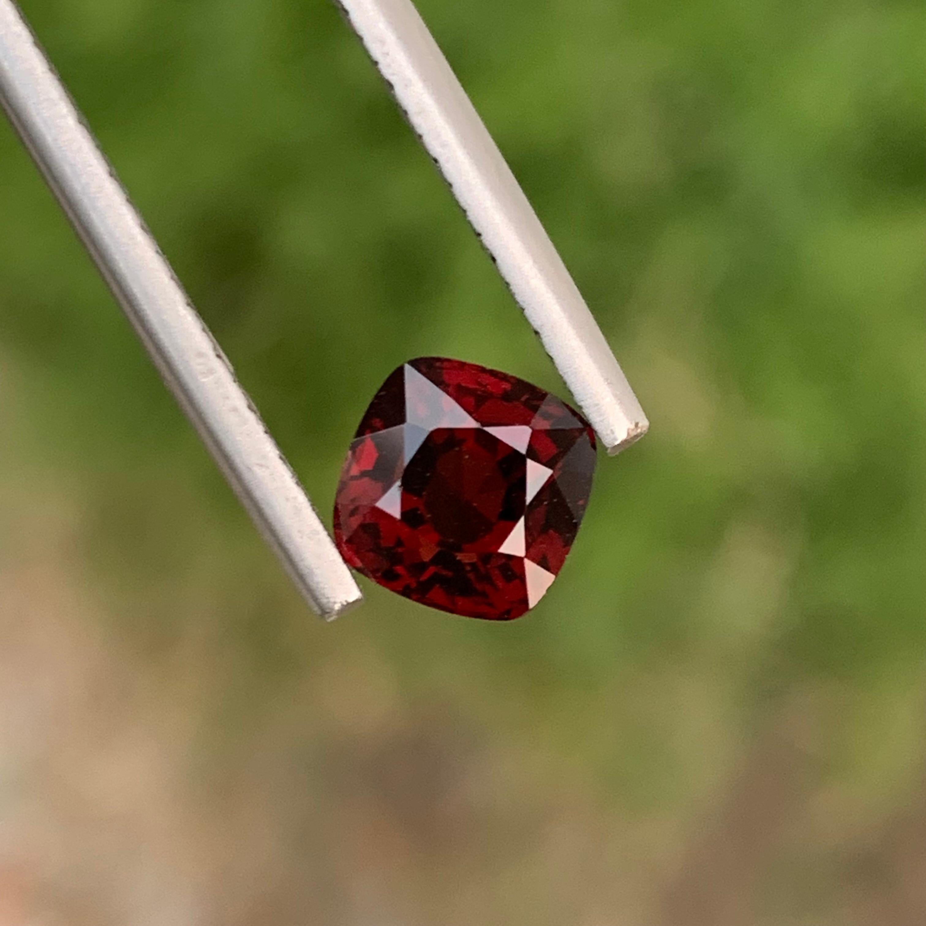 Women's or Men's 1.60 Carats Natural Loose Red Burmese Spine Ring Gemstone  For Sale