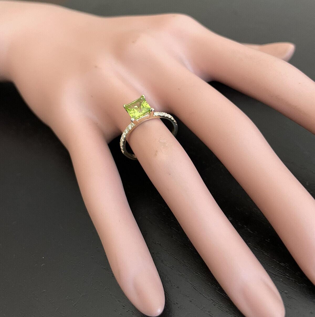 1.60 Carats Natural Peridot and Diamond 14K Solid Yellow Gold Ring For Sale 1