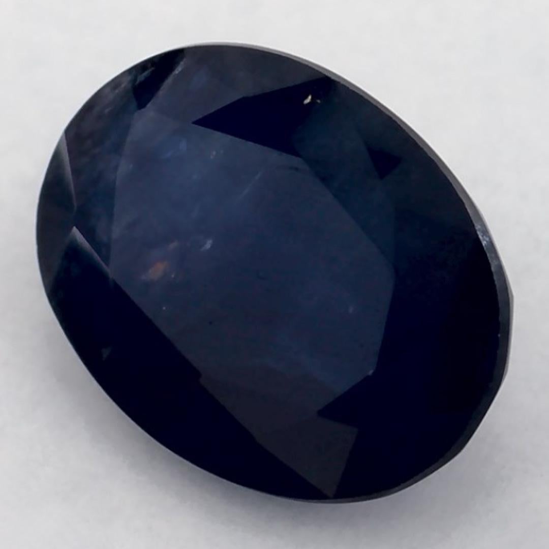 Questo zaffiro blu naturale offre eleganza e raffinatezza. Con la sua ricca saturazione del colore e il taglio preciso, è il centro perfetto per un anello di fidanzamento o un design di gioielli di lusso.

Questo zaffiro proviene dallo Sri Lanka