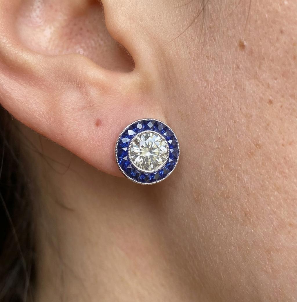 Taglio rotondo Orecchini con diamanti e zaffiri da 1,60 ct certificati GIA in oro bianco 18 carati in vendita