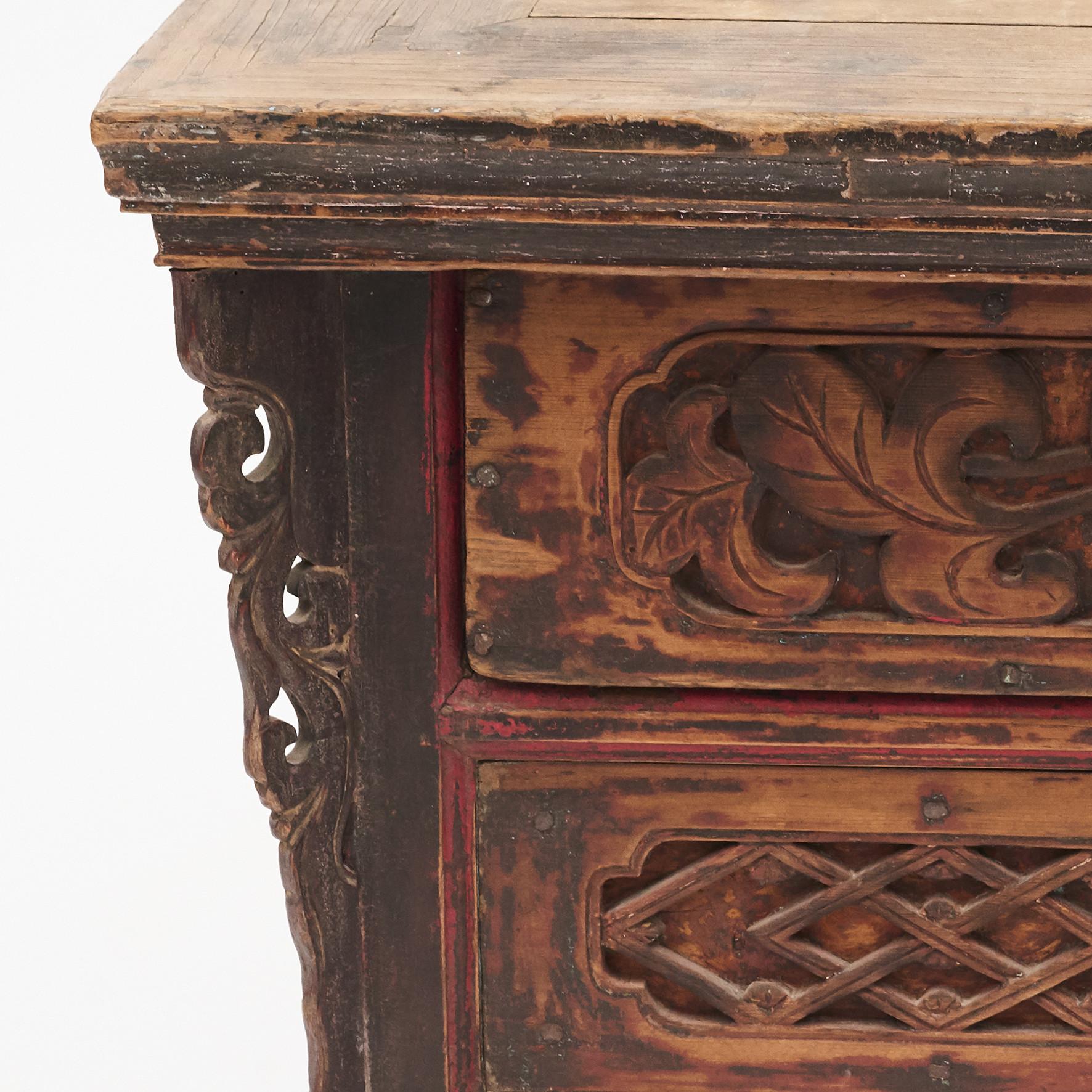 16th-17th Century Chinese Pine Center Table with Carvings and Decorations For Sale 1