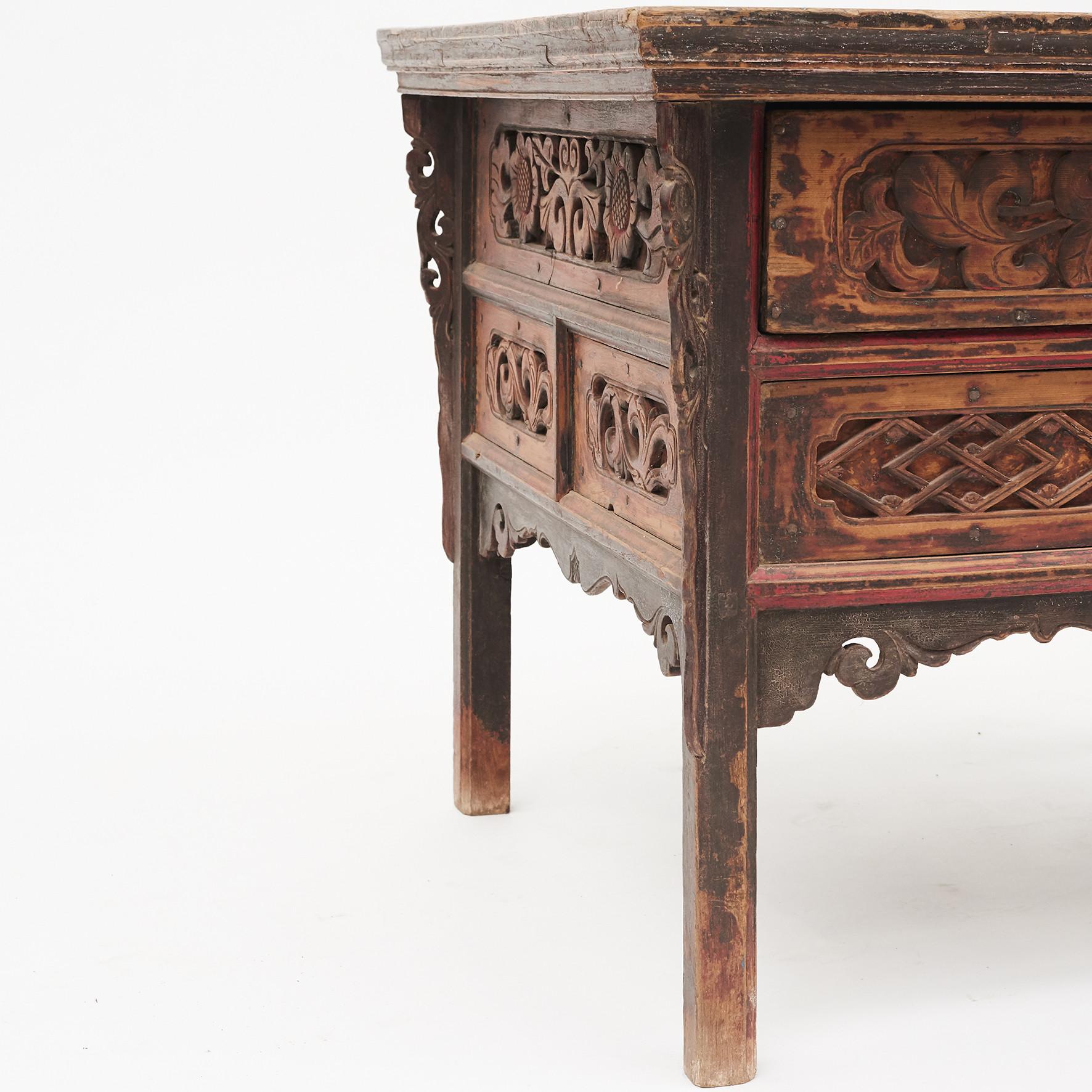 Ming 16th-17th Century Chinese Pine Center Table with Carvings and Decorations For Sale