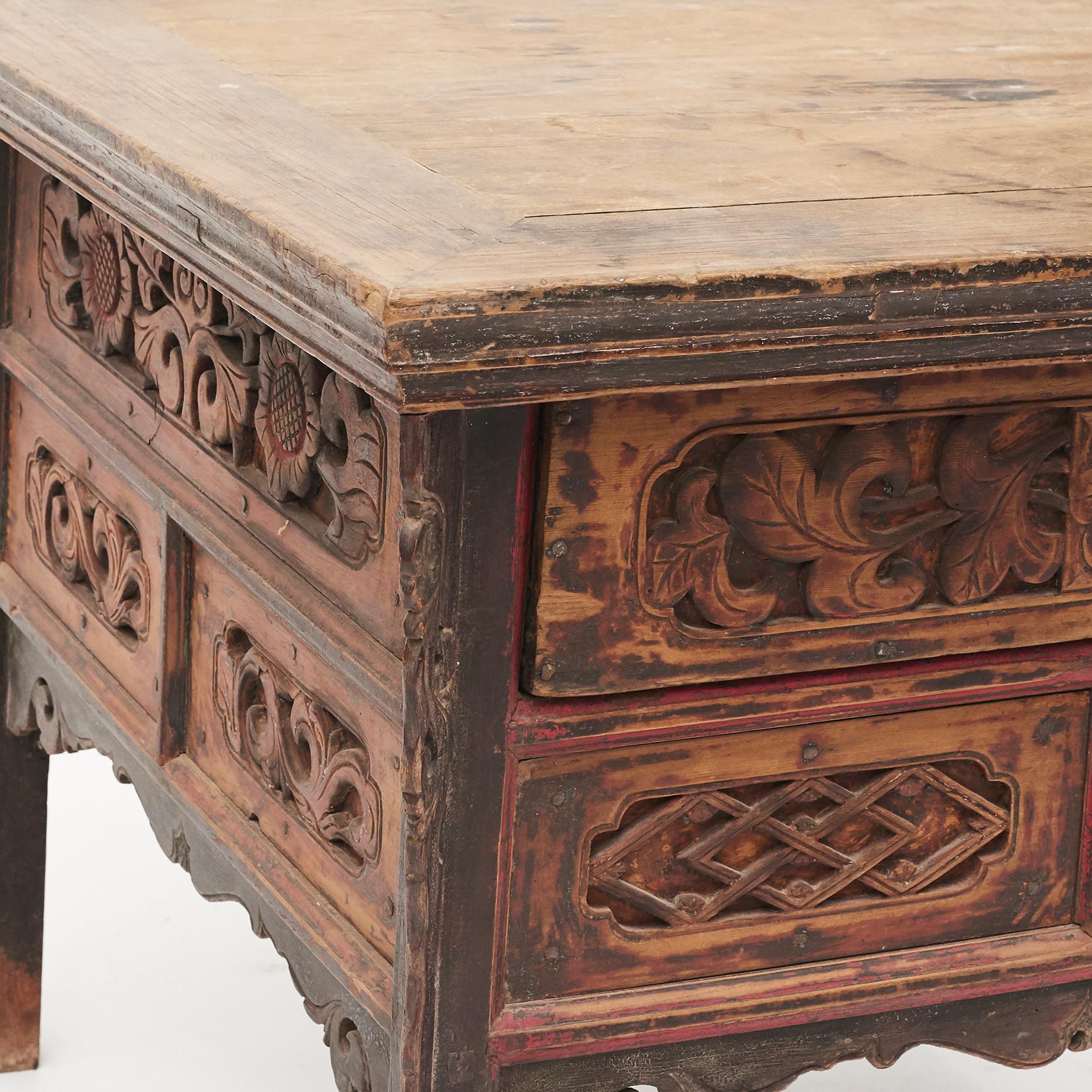 18th Century and Earlier 16th-17th Century Chinese Pine Center Table with Carvings and Decorations For Sale