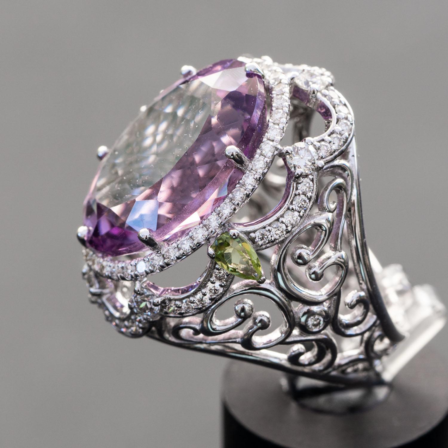 Oval Cut 16.00 Carat Amethyst Statement Ring, 1.51 Carat Natural Diamonds, Cocktail Ring For Sale
