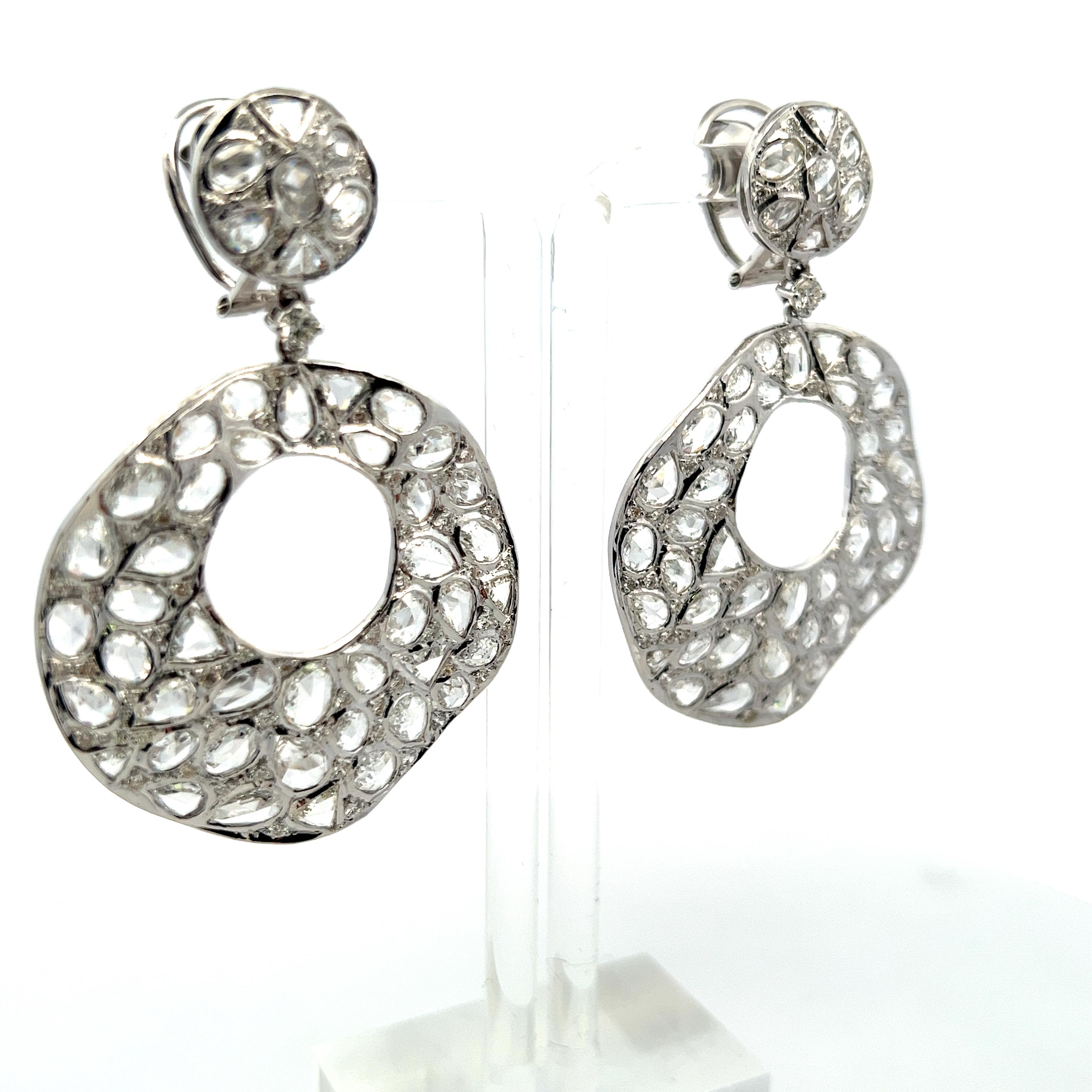 Pendientes araña de oro blanco de 18 quilates con diamantes redondos y talla rosa de 16,00 quilates en Nuevo estado para la venta en New York, NY