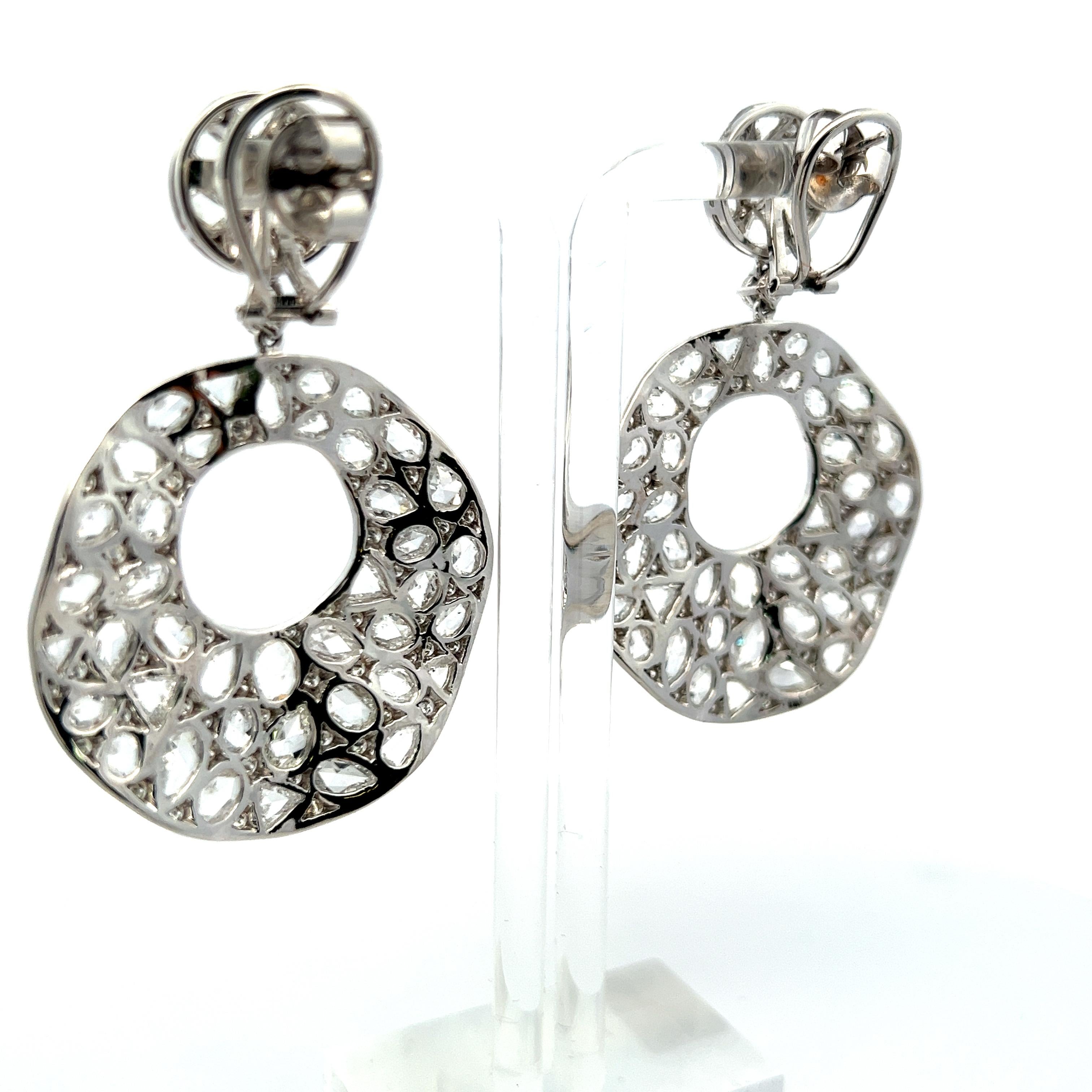 Pendientes araña de oro blanco de 18 quilates con diamantes redondos y talla rosa de 16,00 quilates en venta 1