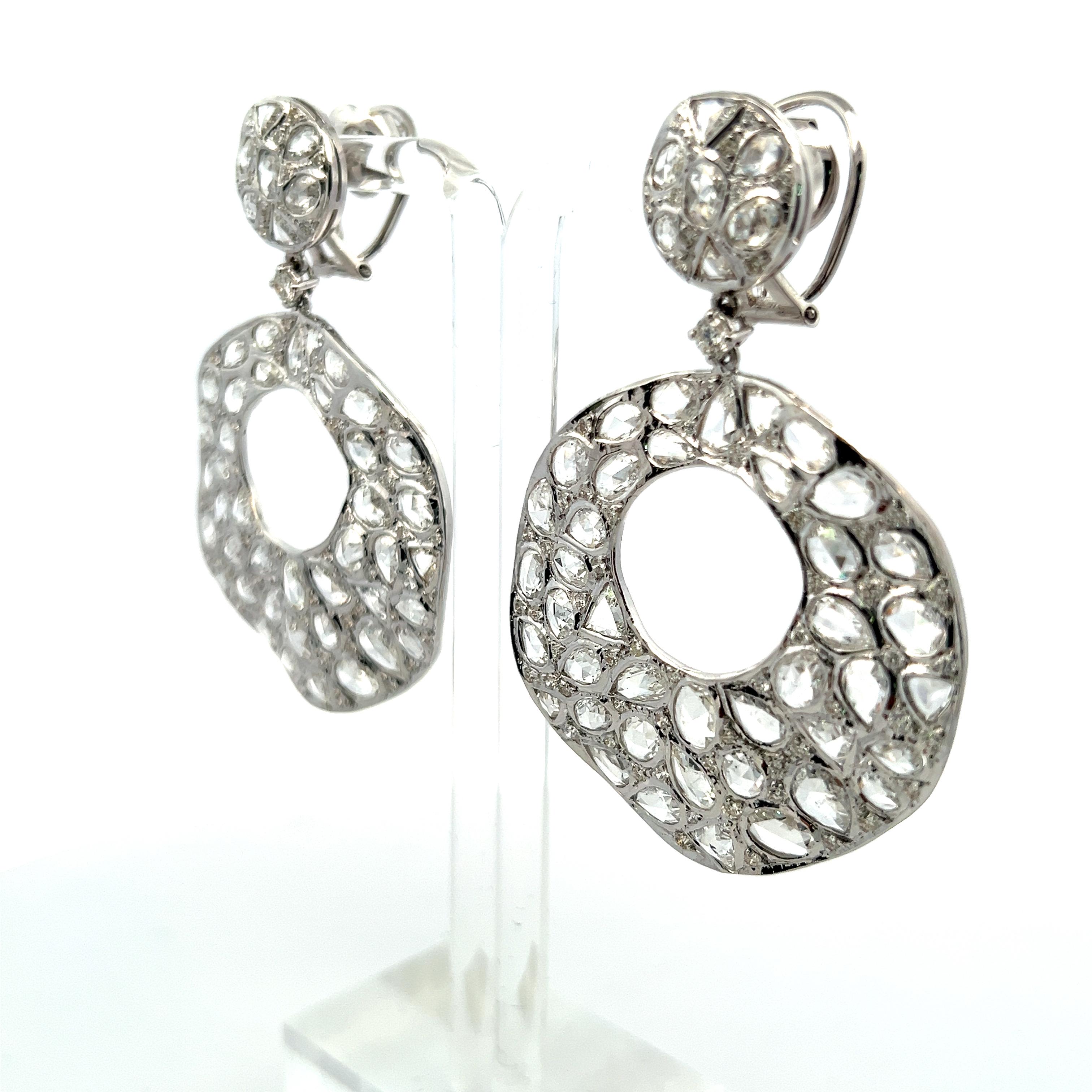 Pendientes araña de oro blanco de 18 quilates con diamantes redondos y talla rosa de 16,00 quilates en venta 2