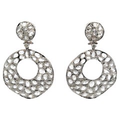 Boucles d'oreilles chandelier en or blanc 18K de 16,00 carats de diamants ronds et taillés en rose