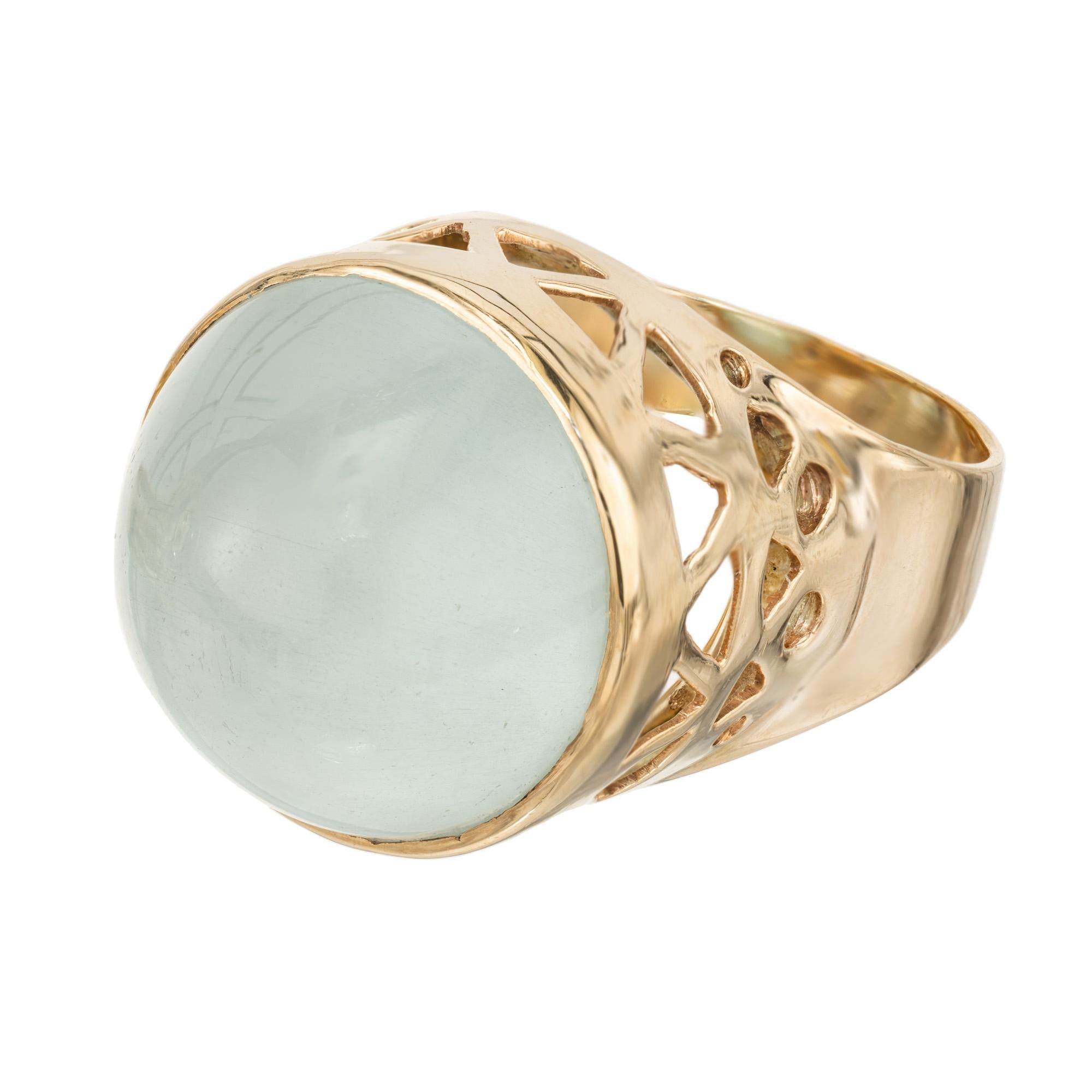 16.00 Carat Round Cabochon Aquamarine Yellow Gold Ring In Good Condition For Sale In Stamford, CT
