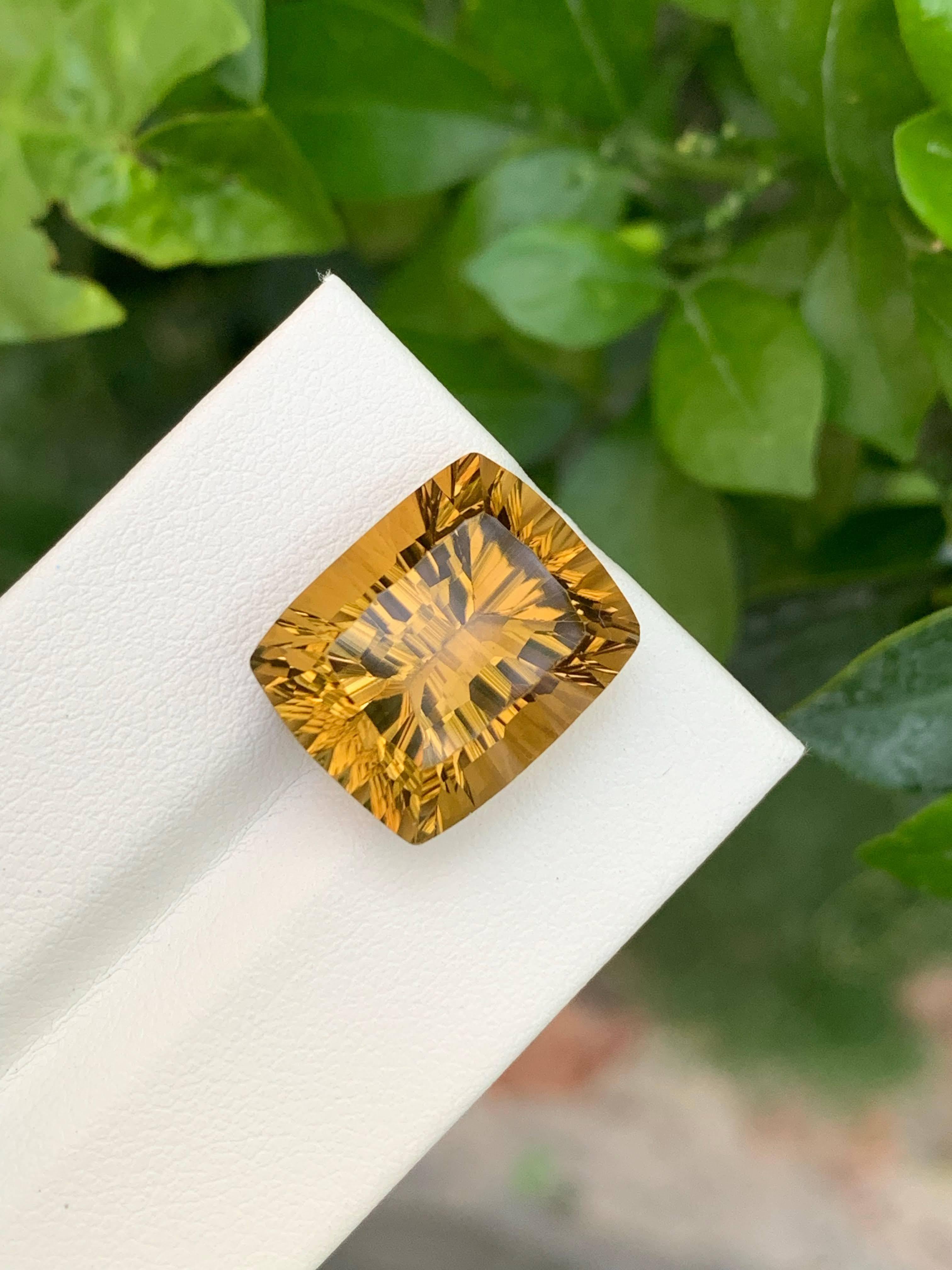 Moderno 16,00 Carati Splendidamente sfaccettato Citrino d'oro Fancy Cushion Cut Africa Gemstone in vendita
