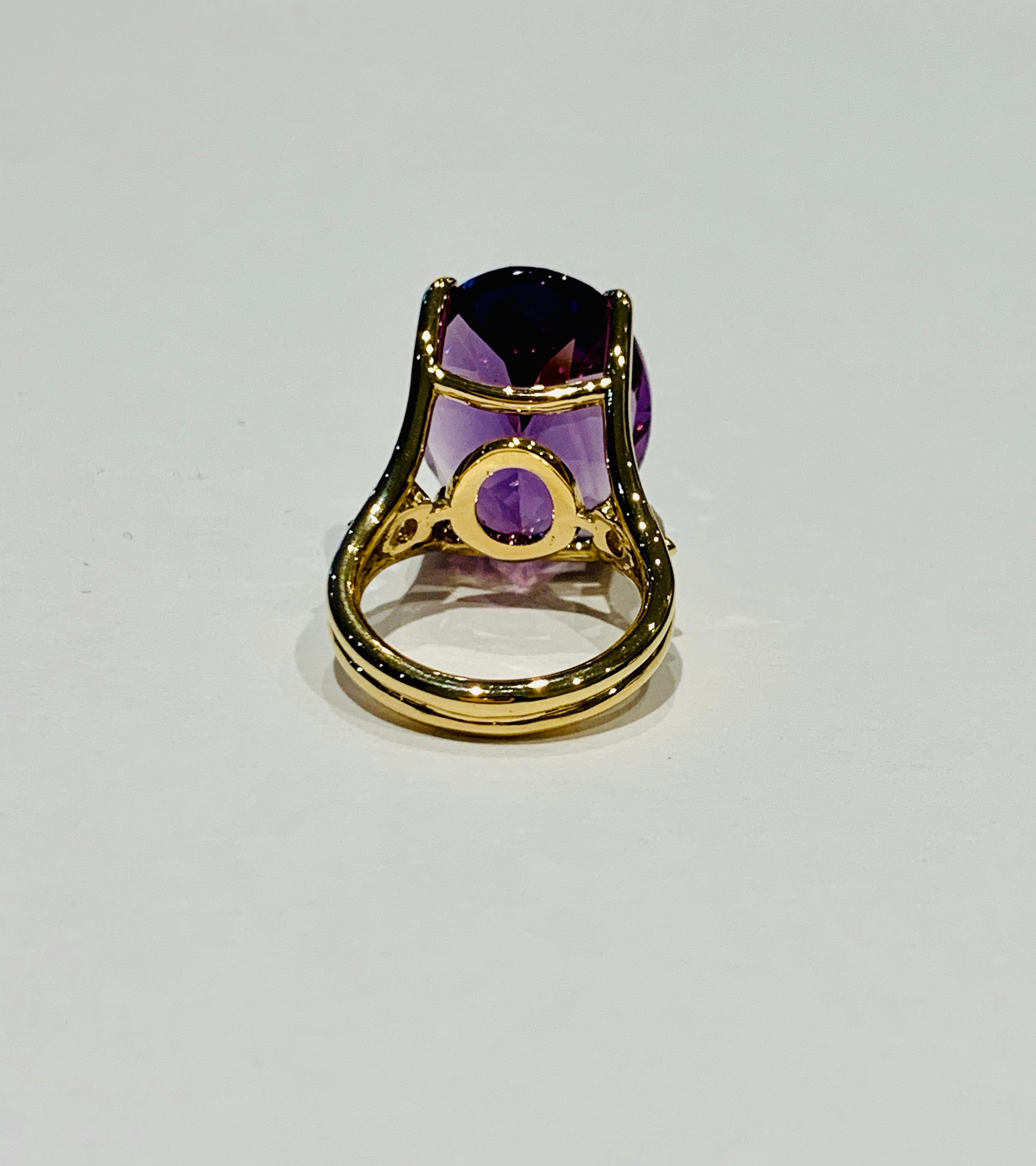 Modern 16.00 Ct Oval Deep Purple Amethyst and Diamond Cocktail Ring in 18ct White Gold For Sale