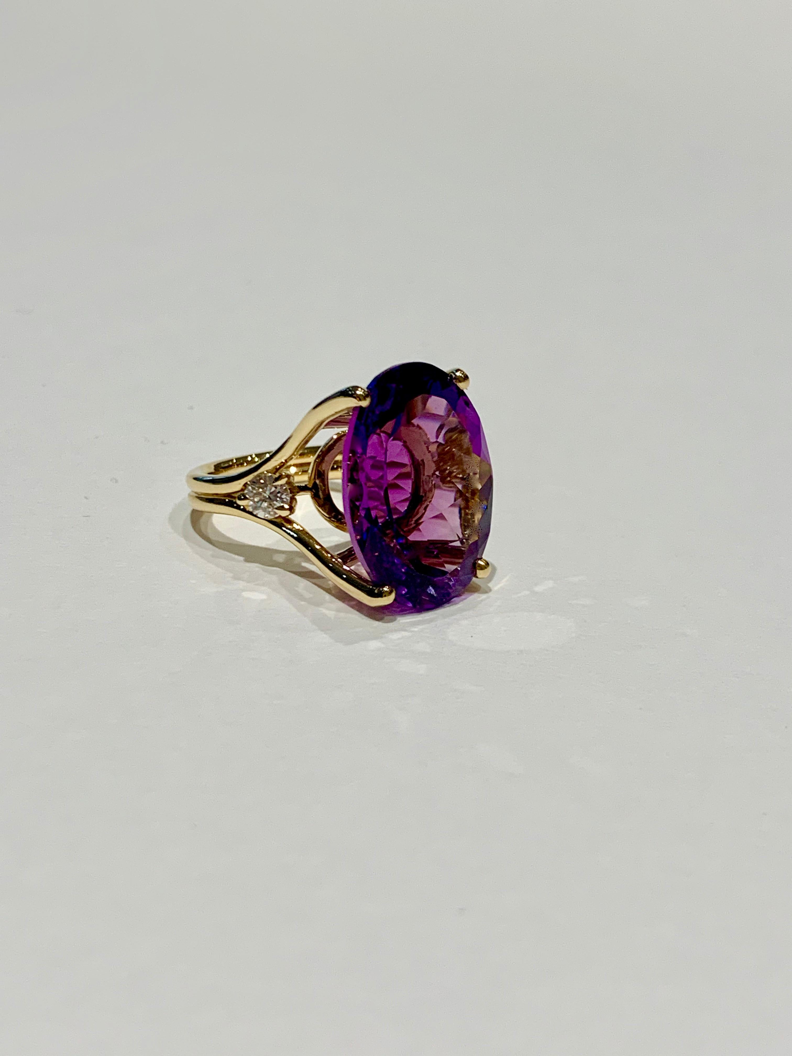 16.00 Ct Oval Deep Purple Amethyst and Diamond Cocktail Ring in 18ct White Gold In New Condition For Sale In Chislehurst, Kent