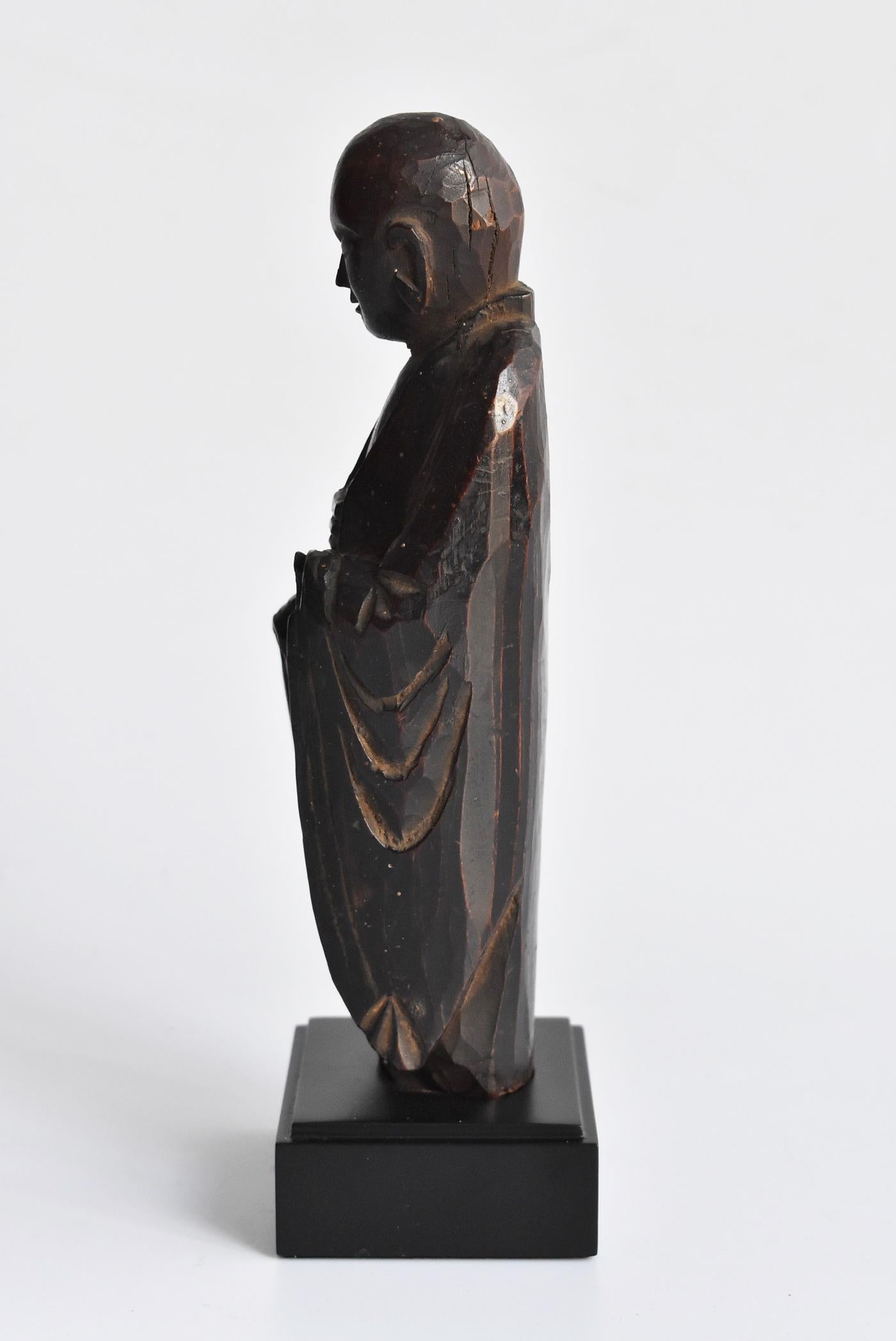 We Japanese introduce unique items with unique aesthetics, purchasing routes, and ways that no one can imitate.
It is a wood carving Jizo Bodhisattva from the Edo period in Japan.
It is called 