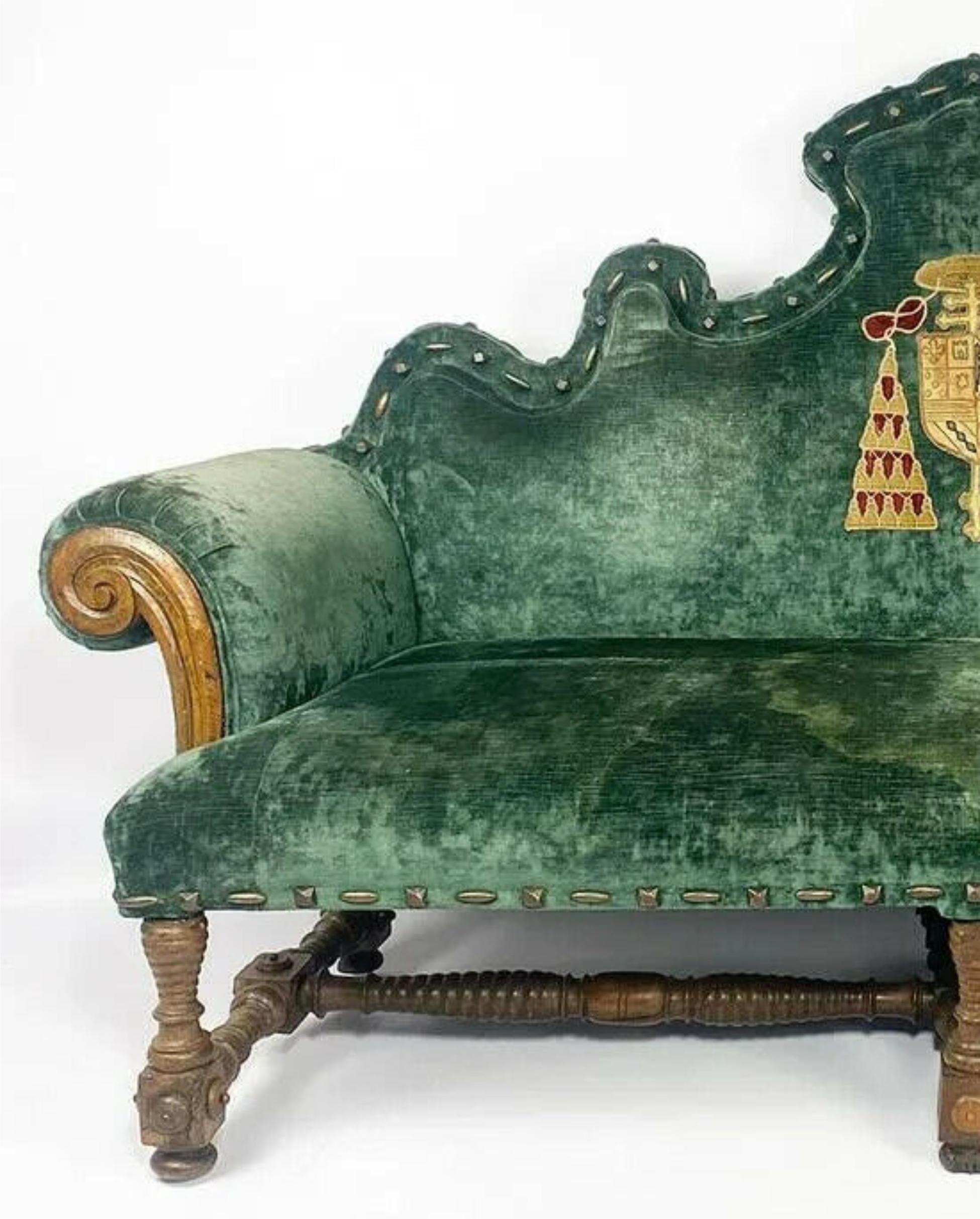  Gorgeous Antique Settee Canape, Sofa, Northern Italian Walnut, Upholstered, 1600's / 1700's, 17th /18th Century!

This antique settee is a beautiful piece of furniture that will add elegance to any room. Made from walnut with a green and gold