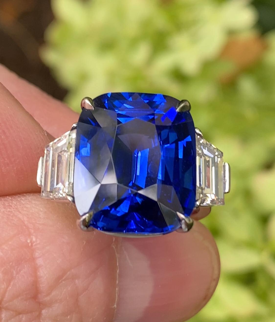 16.01 Carat Cushion Blue Sapphire and Diamond Platinum Ring For Sale 1