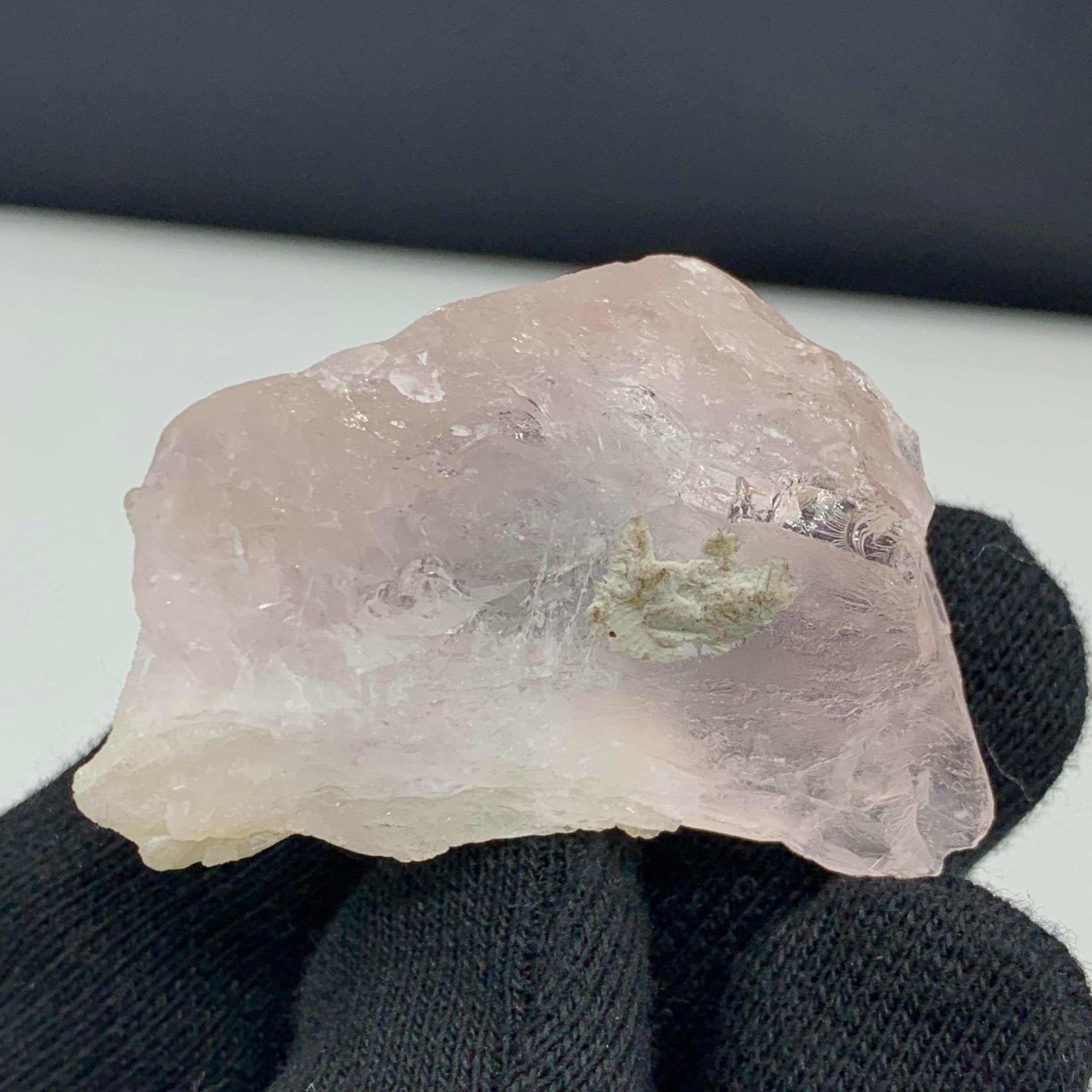160.25 Carat Incredible Morganite Crystal From Afghanistan  In Good Condition For Sale In Peshawar, PK