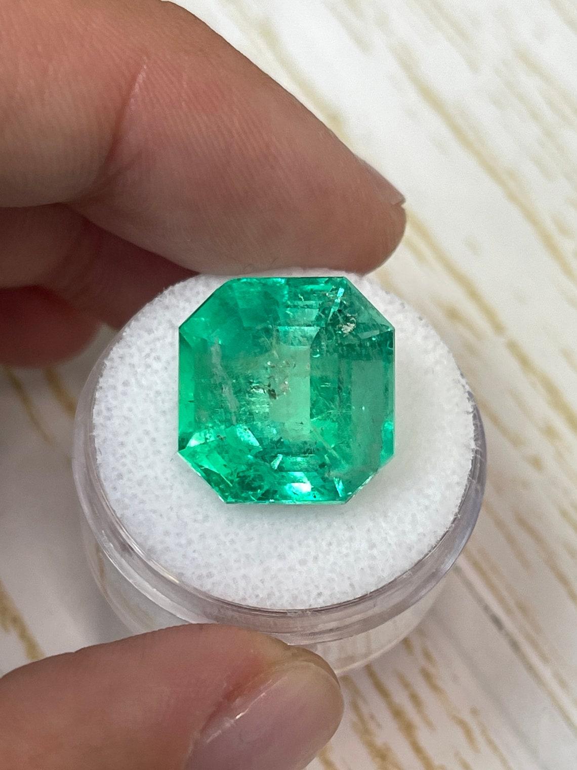 Stone: Emerald
Weight: 16.09-carats
Shape: Asscher Cut
Clarity: Transparent
Luster: Very Good
Color: Vibrant Yellowish Green
Measurements: 15.41mm x 14.77mm x 10.74mm
Geographic Origin: Colombia
Treatment: Natural, Oiling

Comments: Due to their