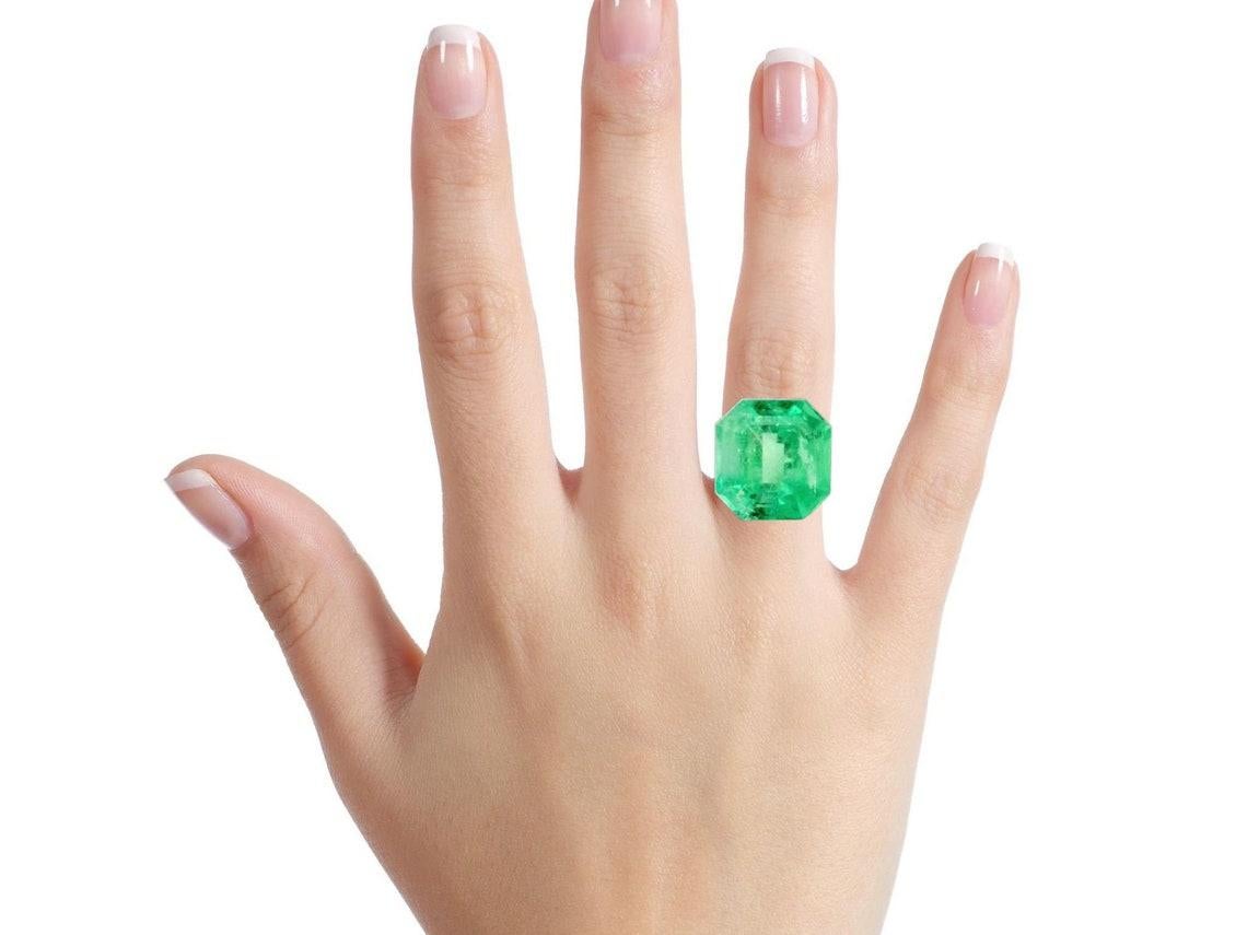 Women's or Men's 16.09ct Yellowish Green Asscher Cut Colombian Gem 15.4x14.8 Genuine For Sale