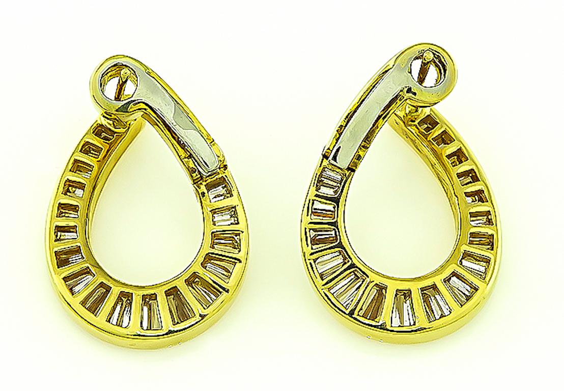 Women's 1.60 Carat Baguette Cut Diamond Gold Earrings For Sale
