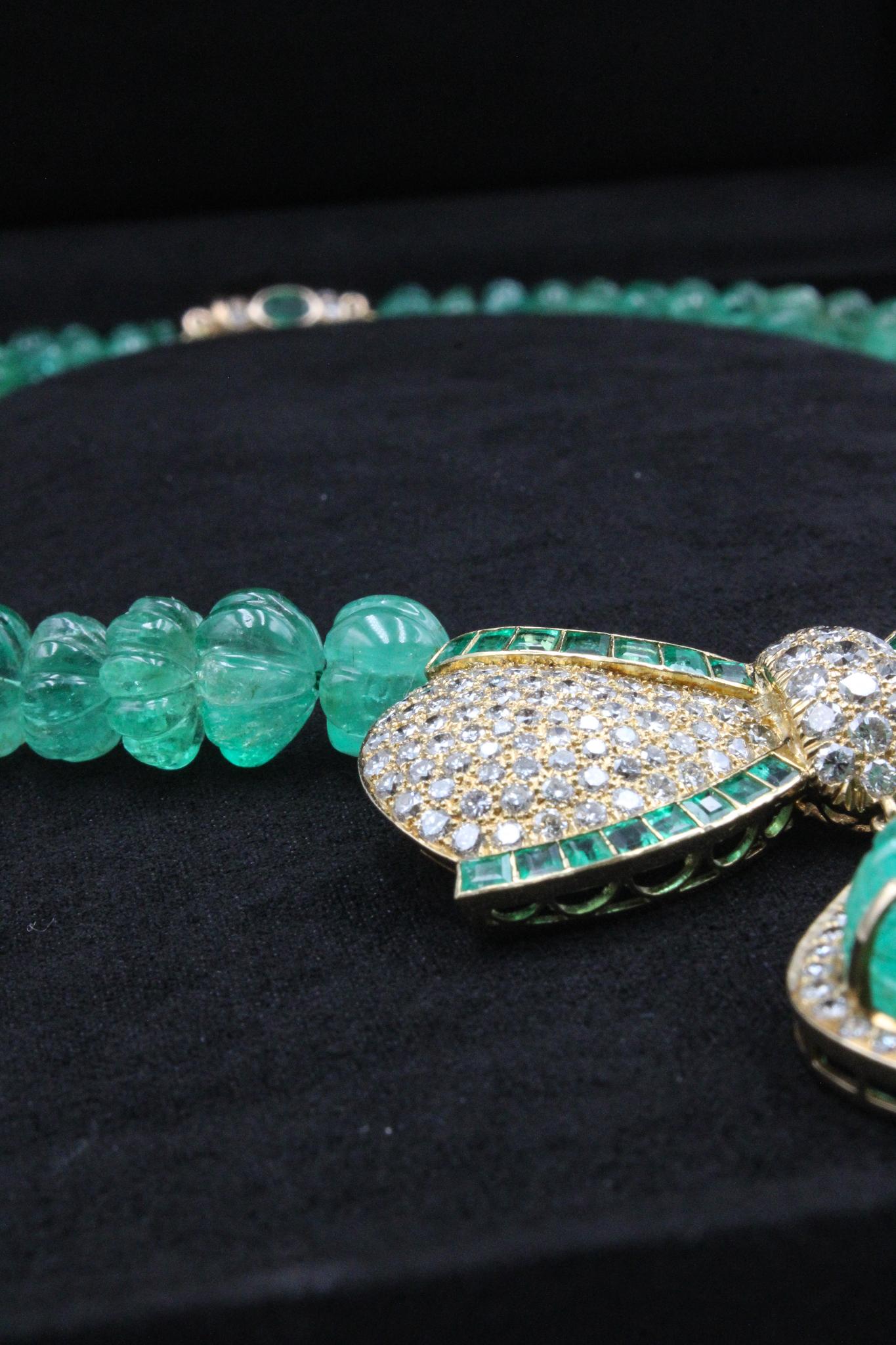 Collar de Esmeralda Colombiana 160ct con Broche Colgante Desmontable en venta 1
