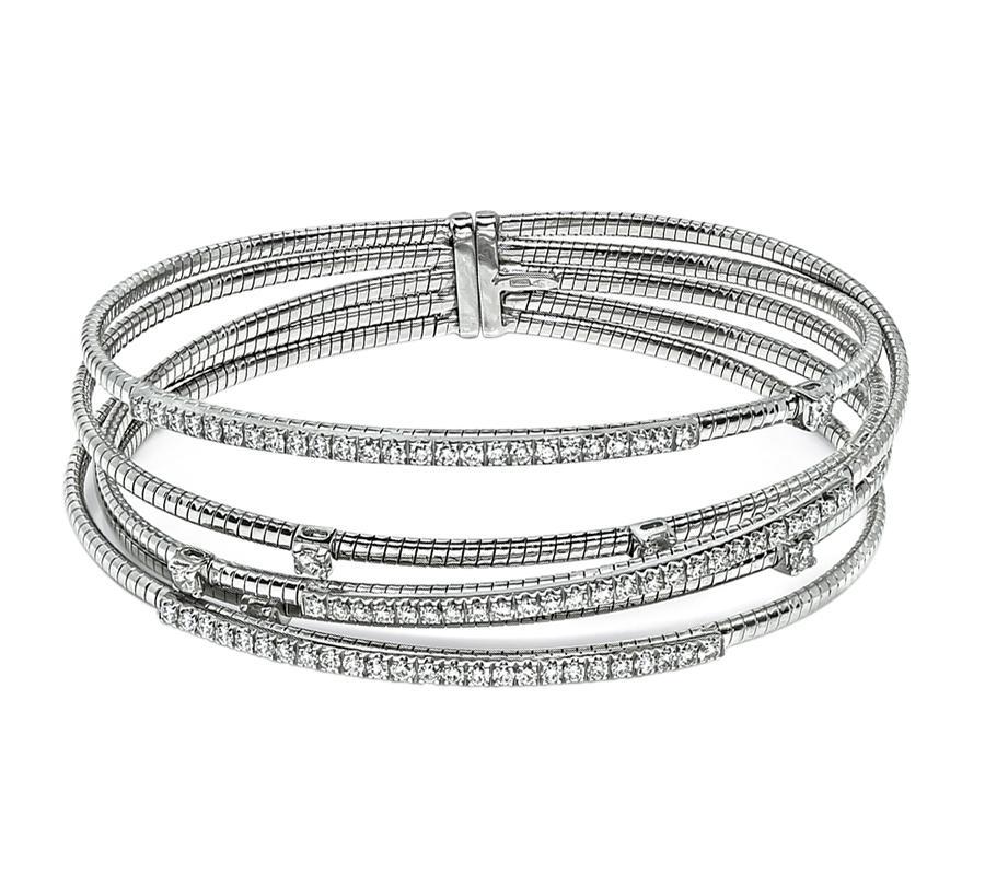 Taglio rotondo Bangle in oro con diamanti da 1,60 carati in vendita