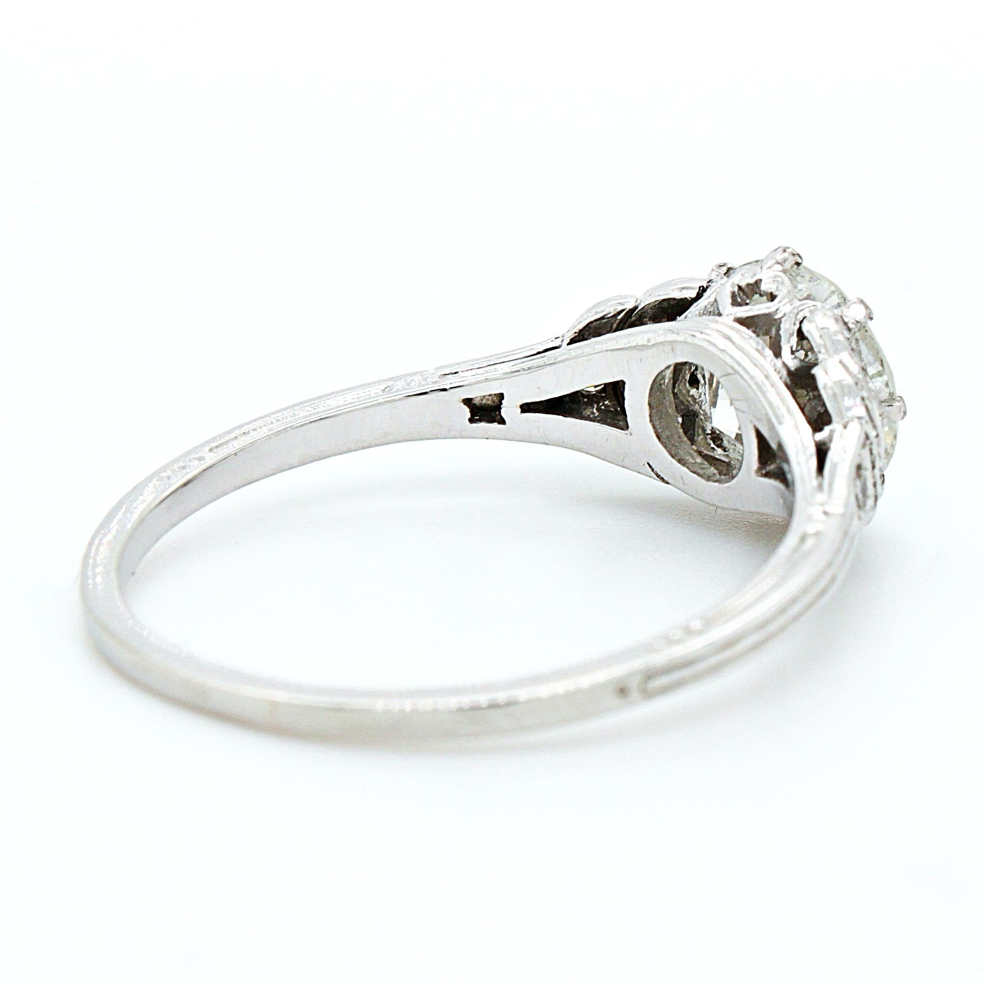 1.60 Carat, G/H-VS Diamond Solitaire Art Deco Ring, circa 1920s 2
